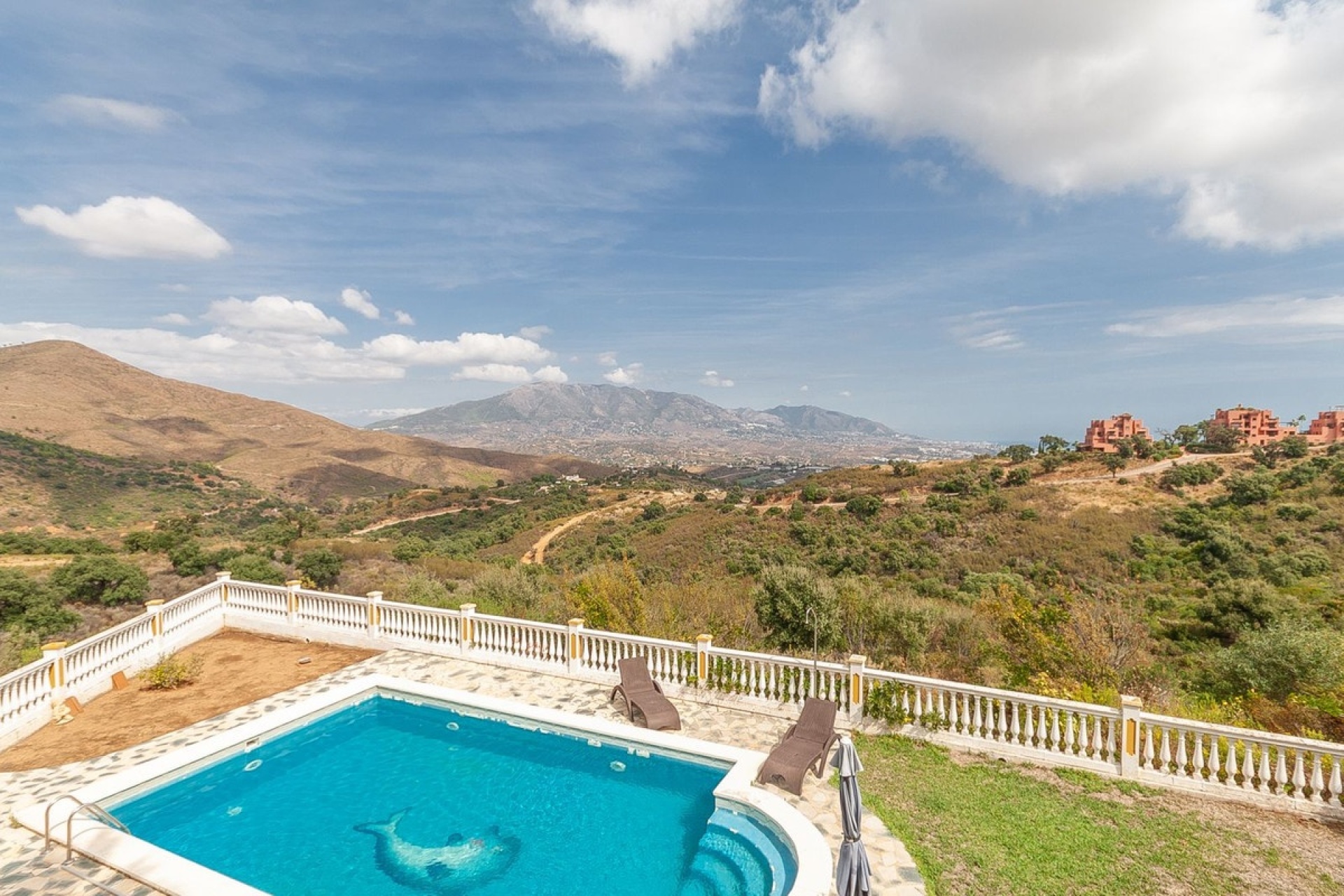 Resale - Villa - Marbella - La Mairena