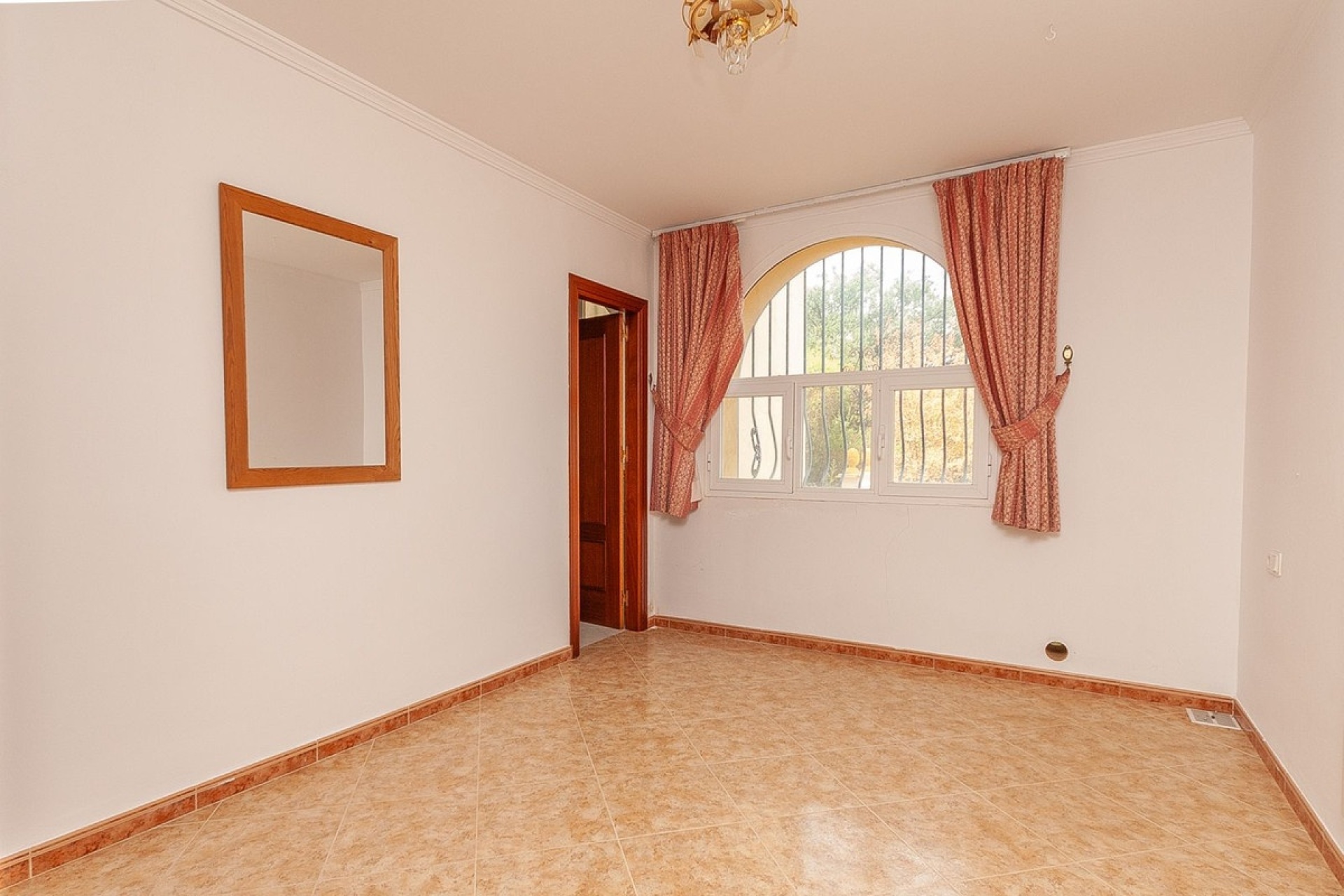 Resale - Villa - Marbella - La Mairena