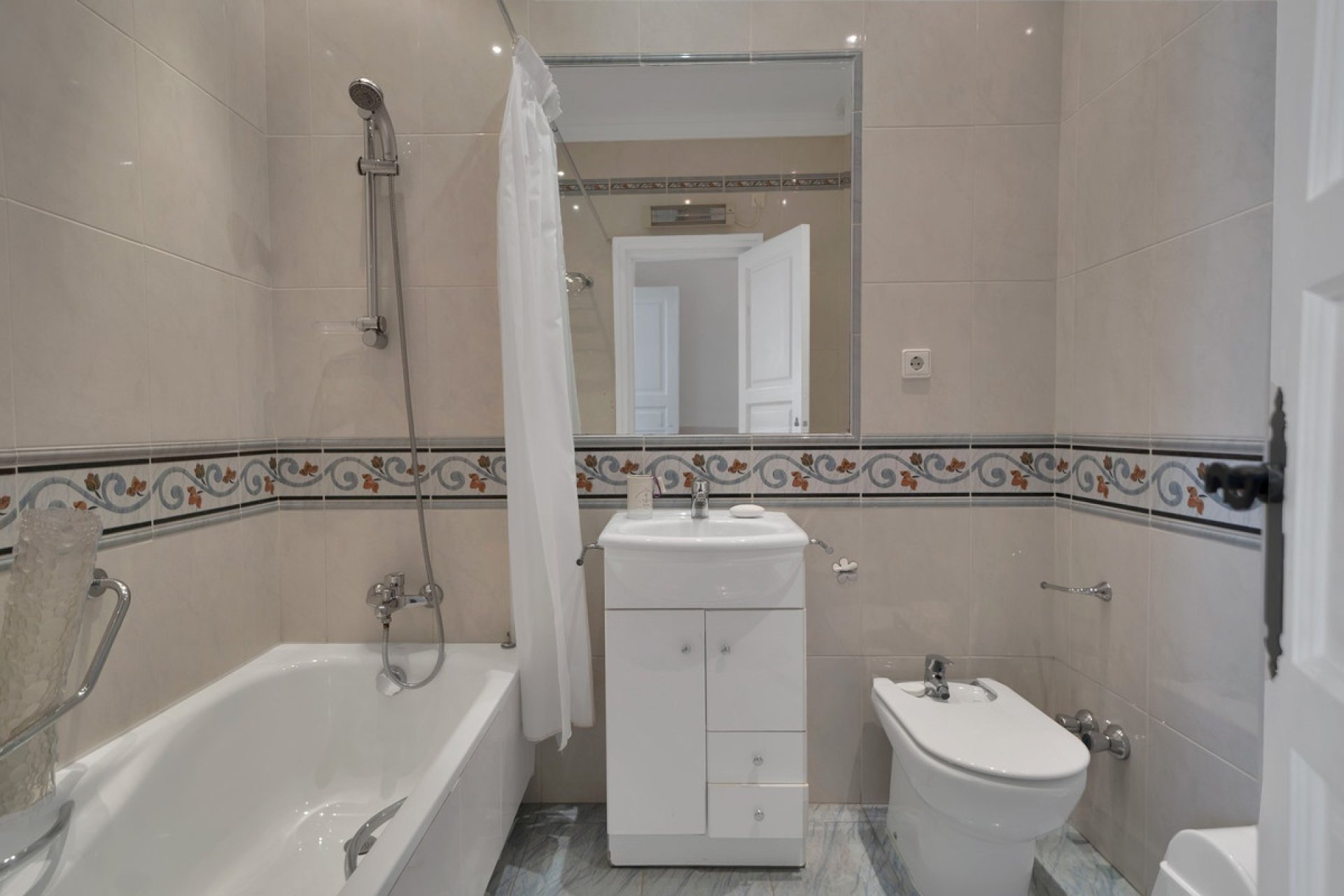 Resale - Villa - Marbella - Las Brisas