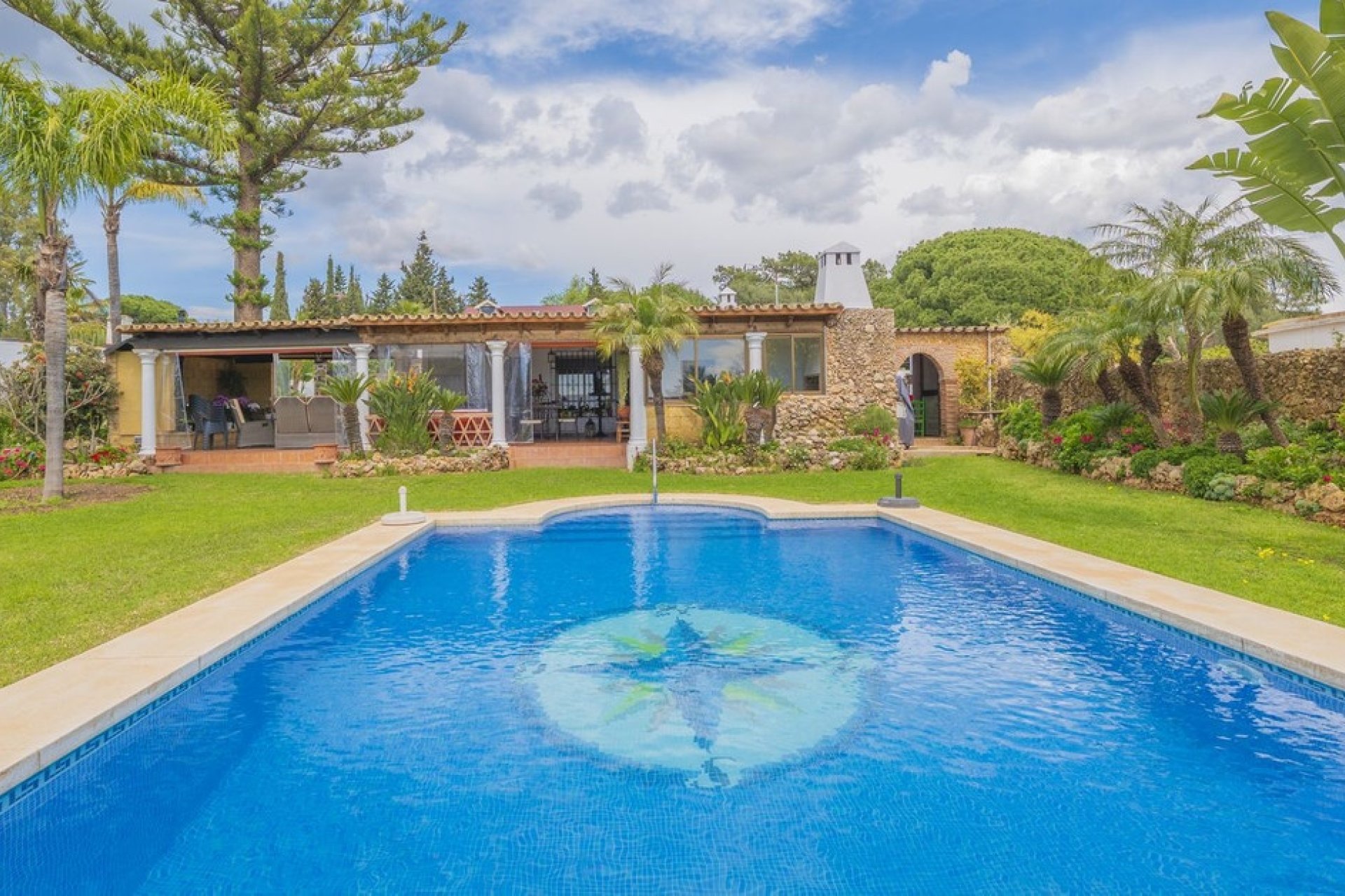 Resale - Villa - Marbella - Las Chapas
