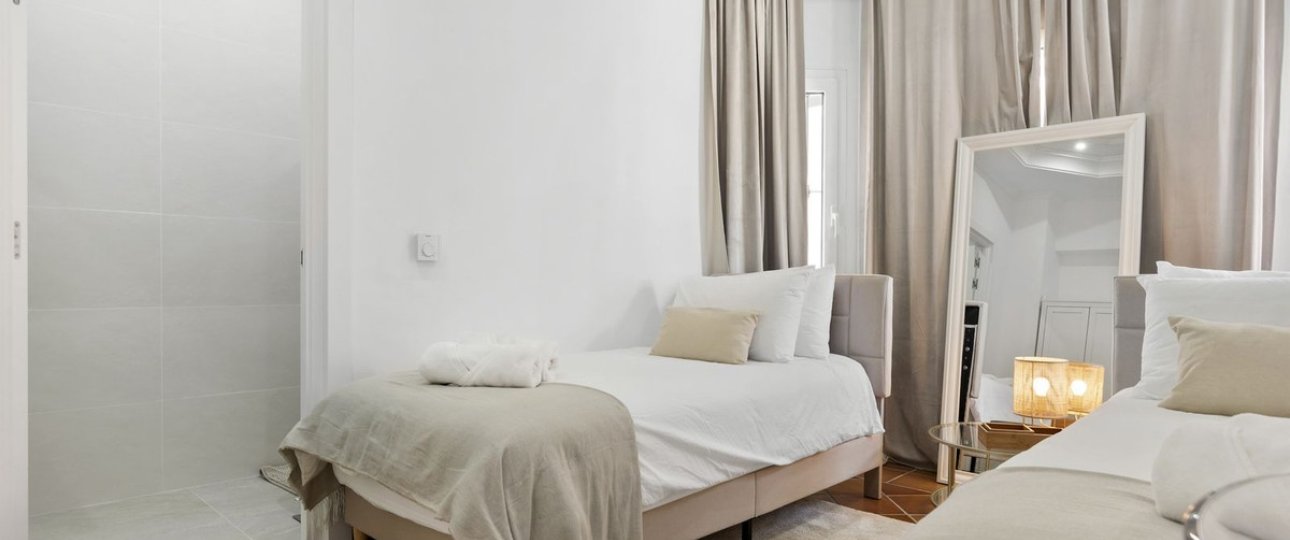 Resale - Villa - Marbella - Las Chapas