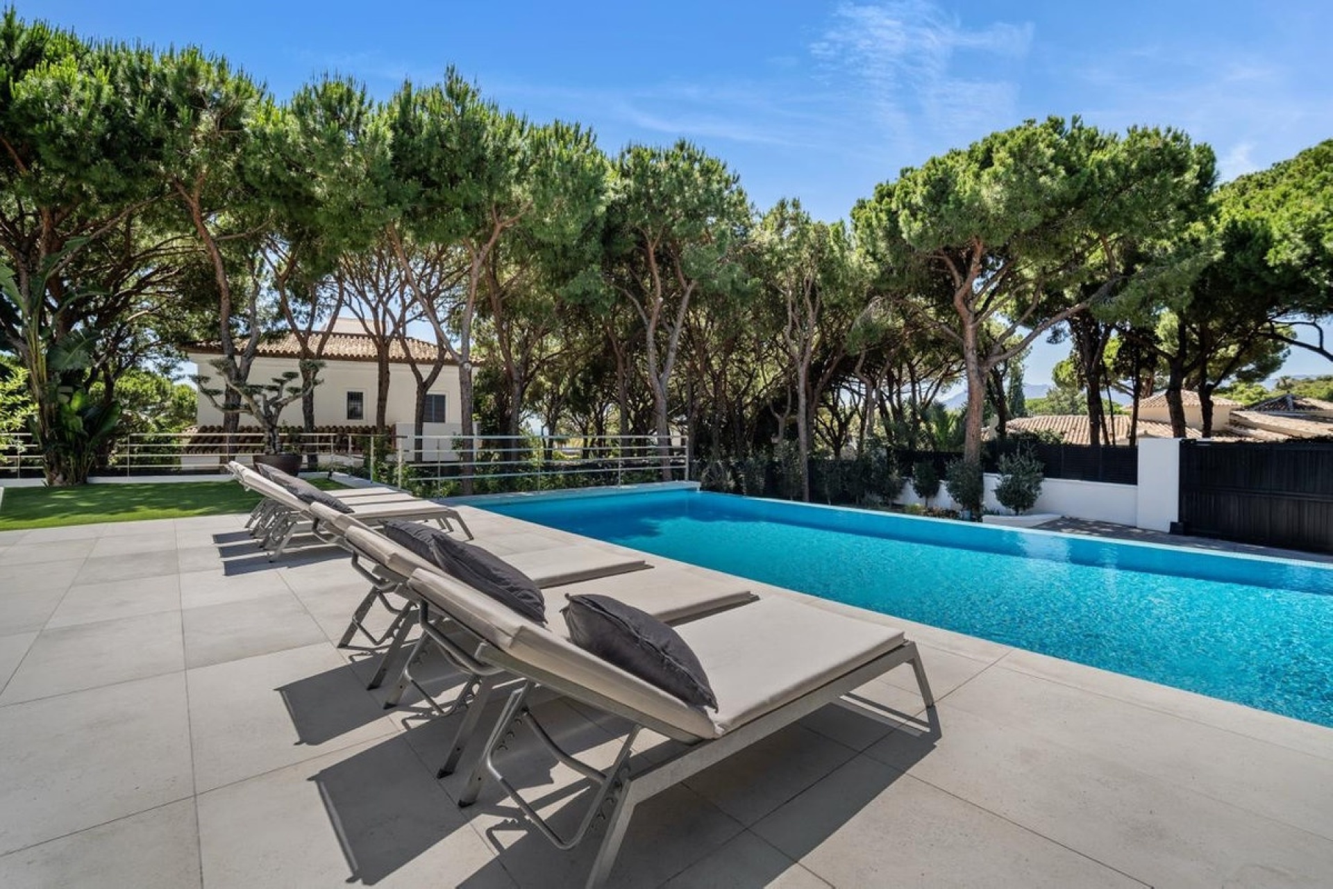 Resale - Villa - Marbella - Las Chapas