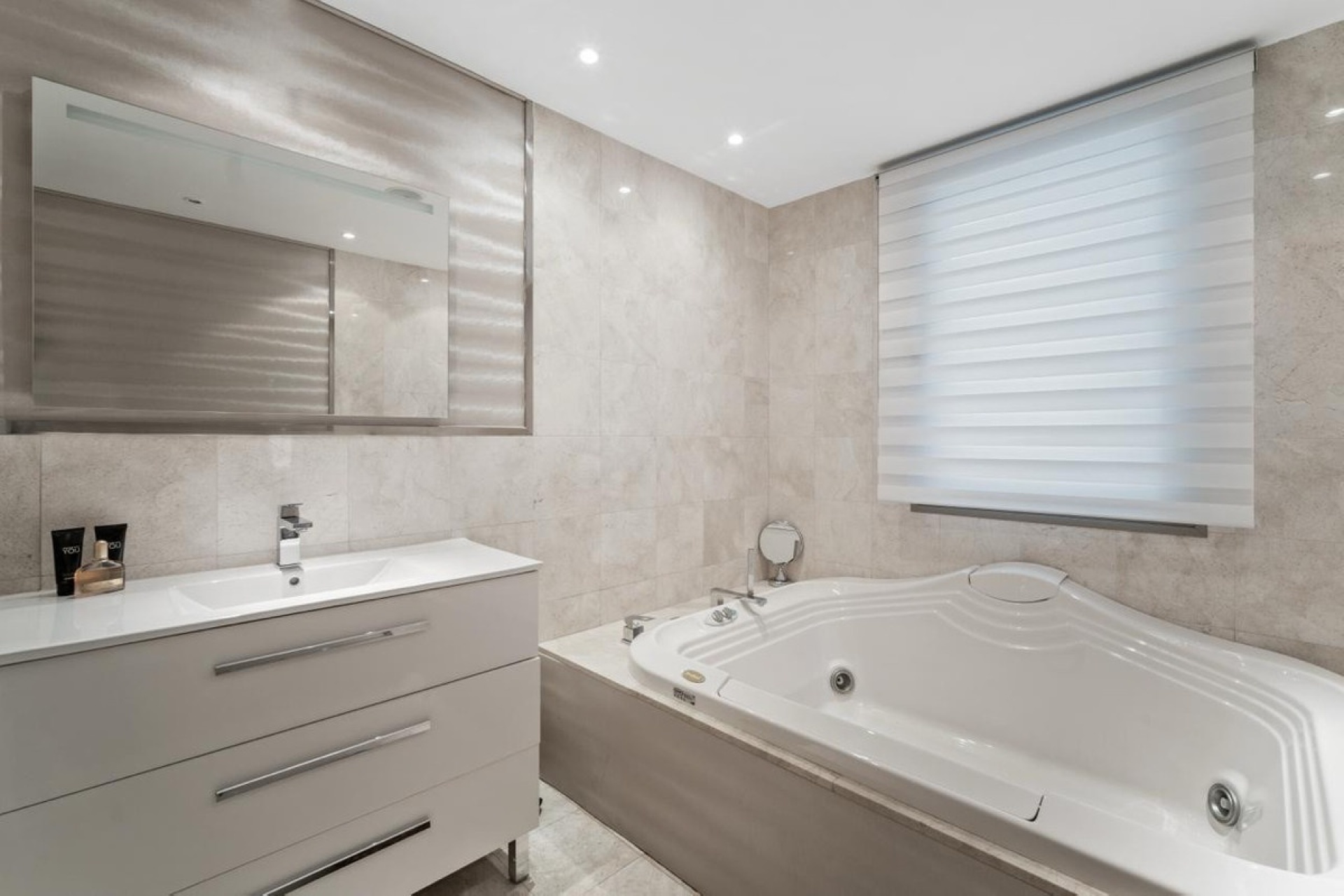 Resale - Villa - Marbella - Las Chapas