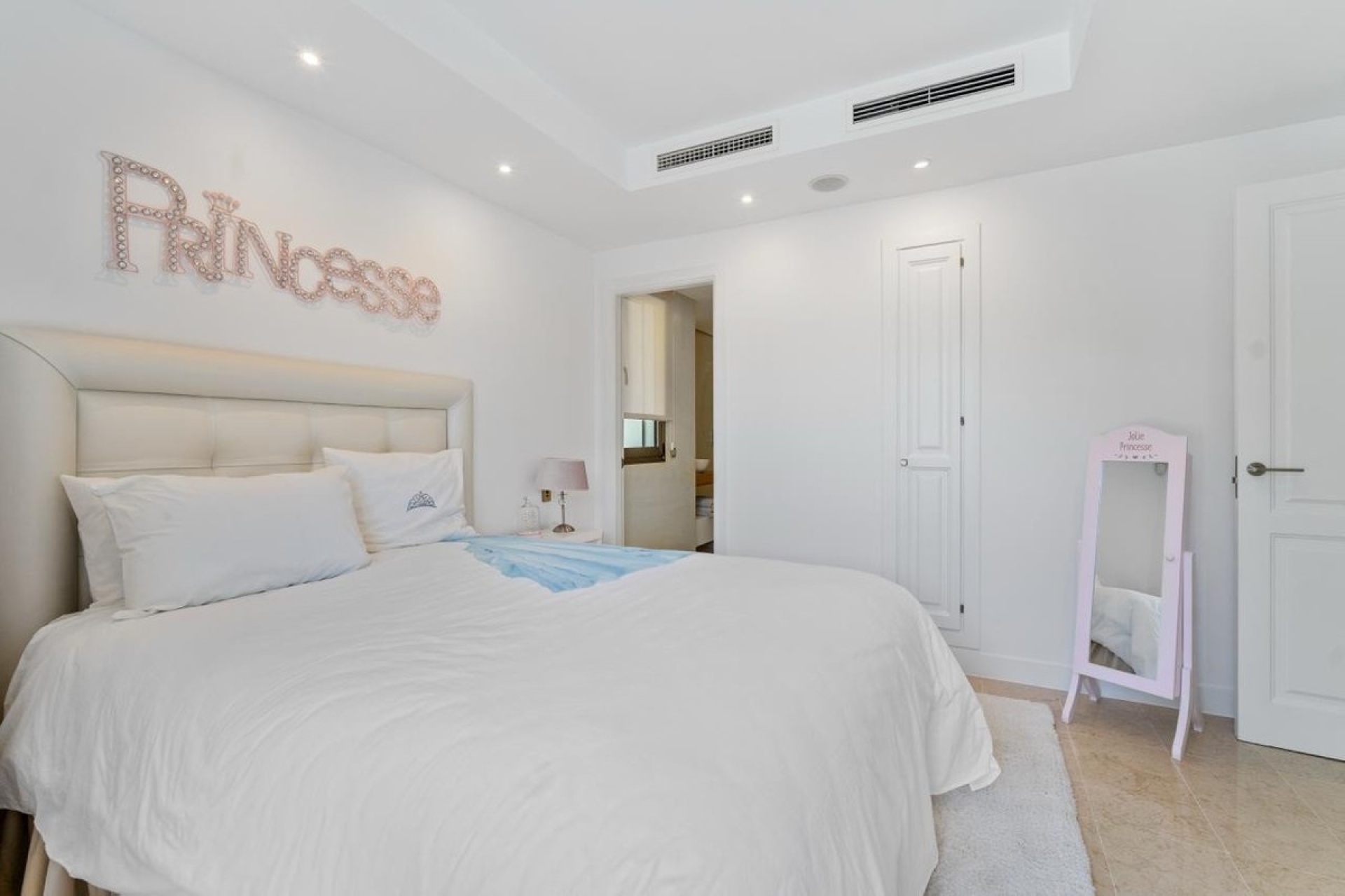 Resale - Villa - Marbella - Las Chapas