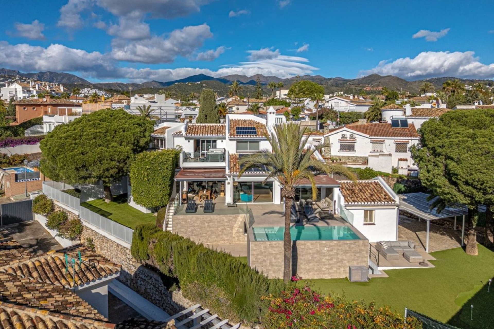 Resale - Villa - Marbella - Las Chapas