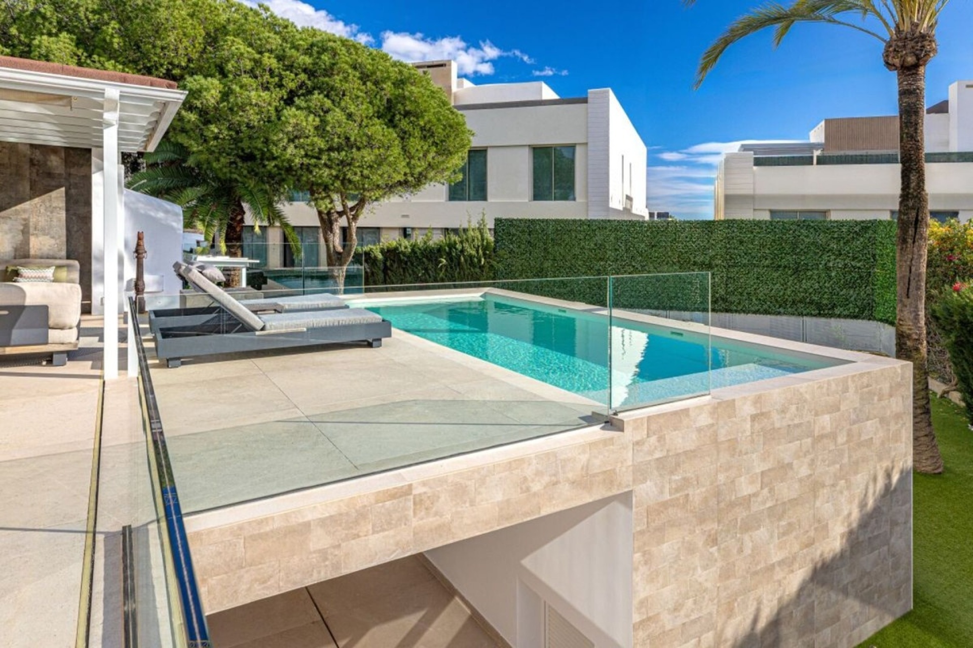 Resale - Villa - Marbella - Las Chapas