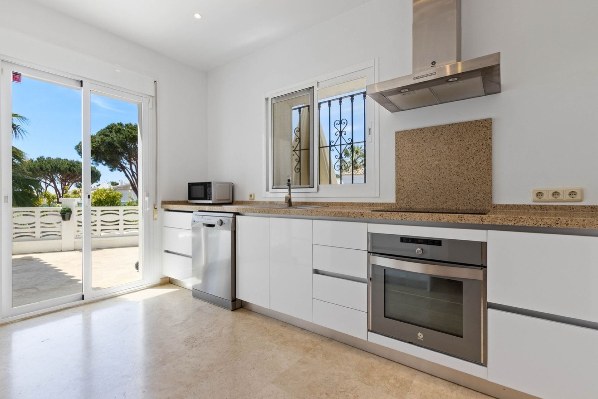 Resale - Villa - Marbella - Las Chapas
