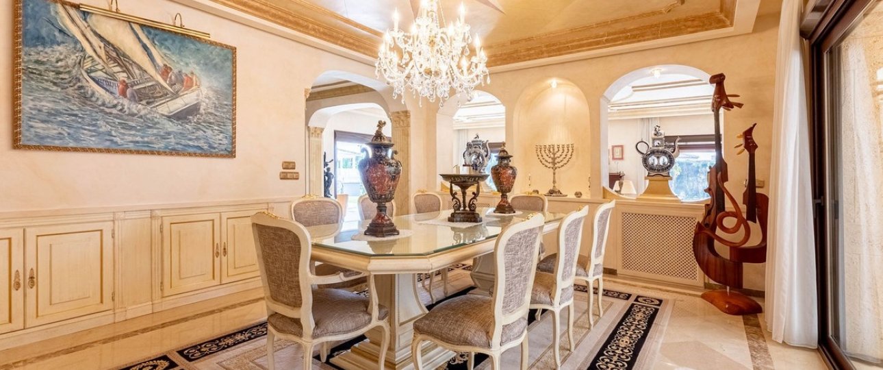 Resale - Villa - Marbella - Los Monteros