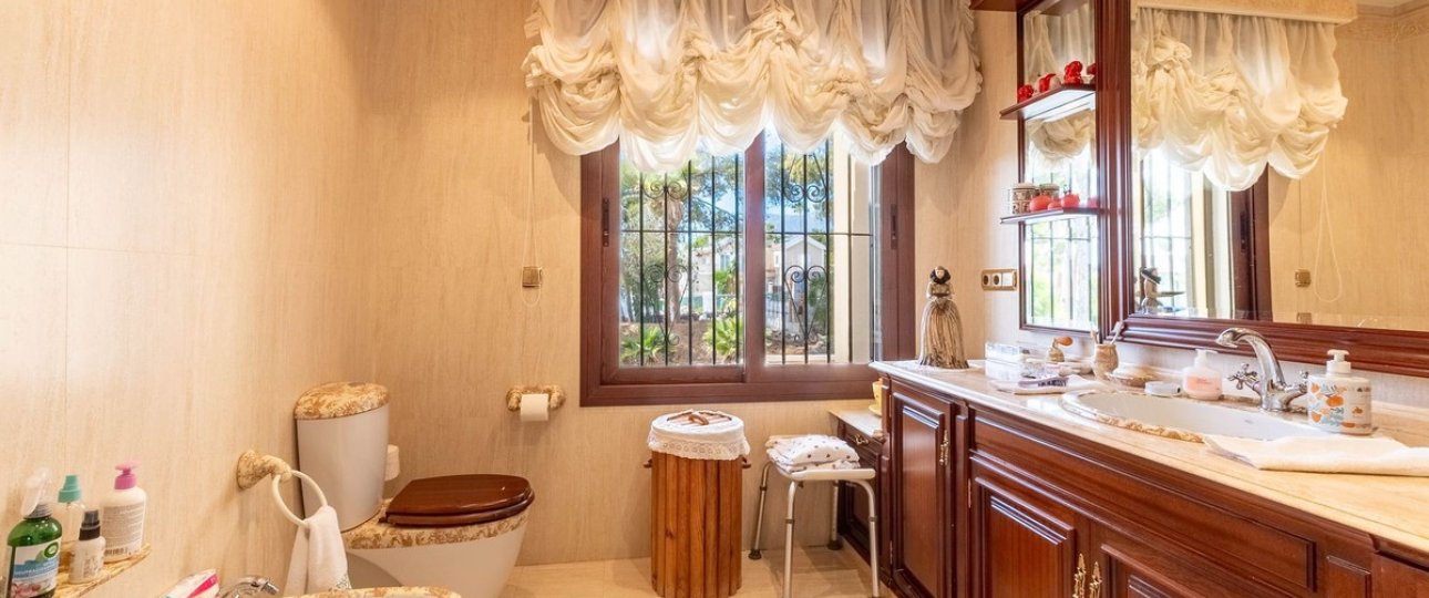 Resale - Villa - Marbella - Los Monteros