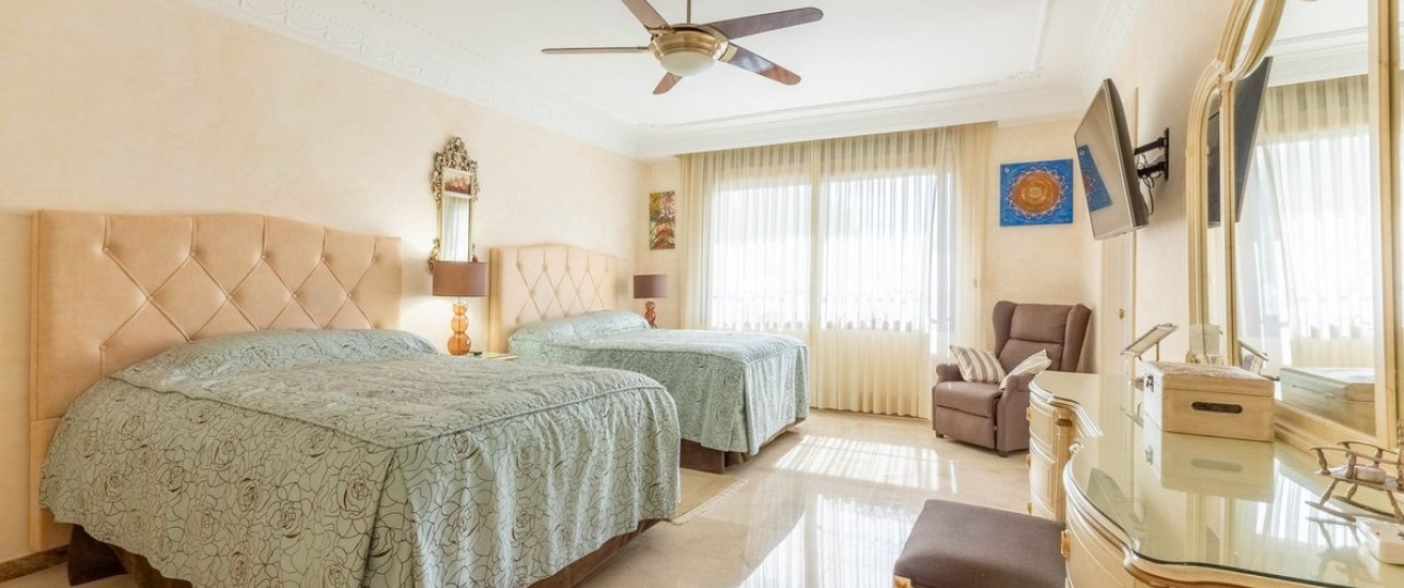 Resale - Villa - Marbella - Los Monteros