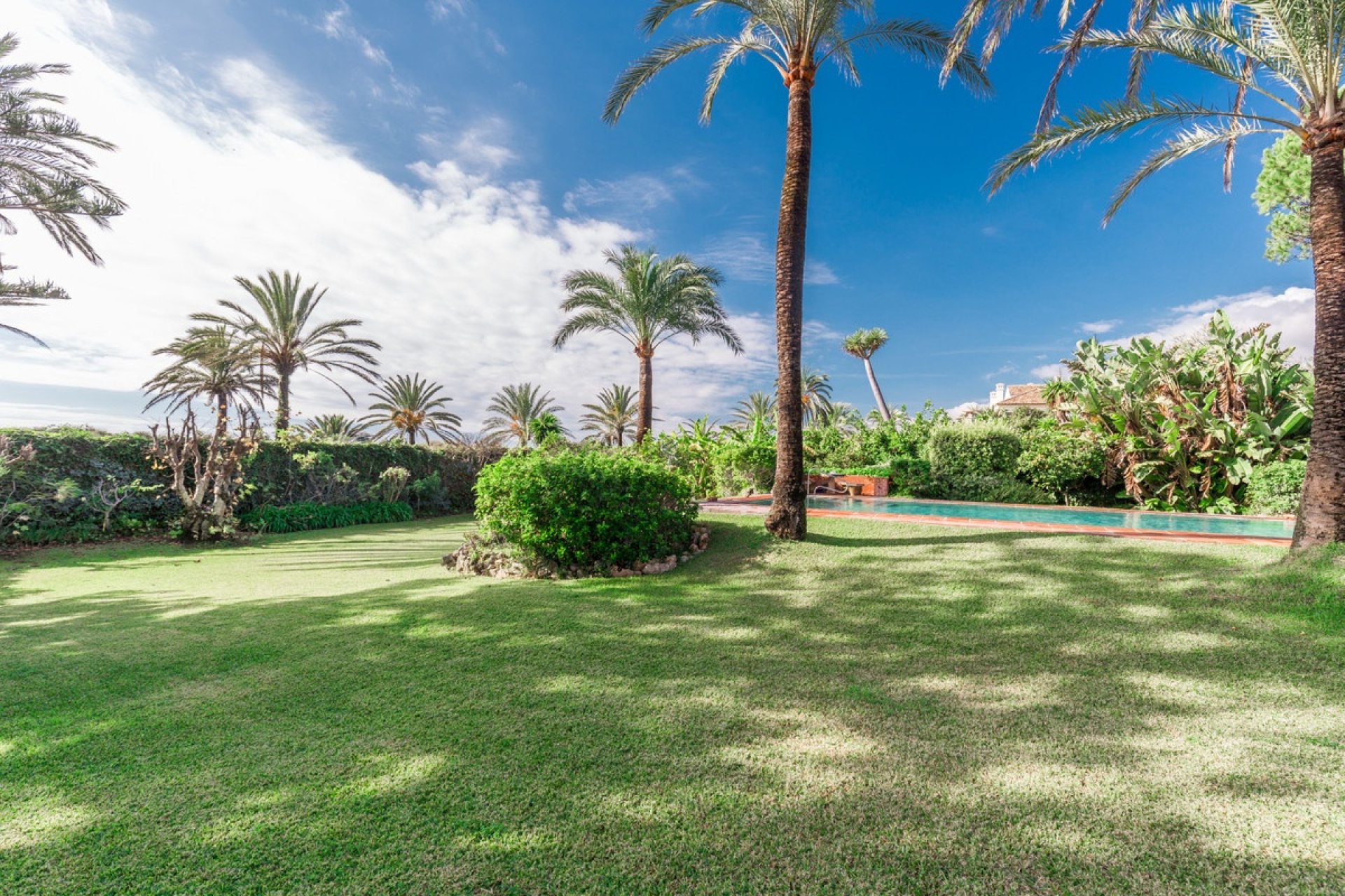Resale - Villa - Marbella - Los Monteros