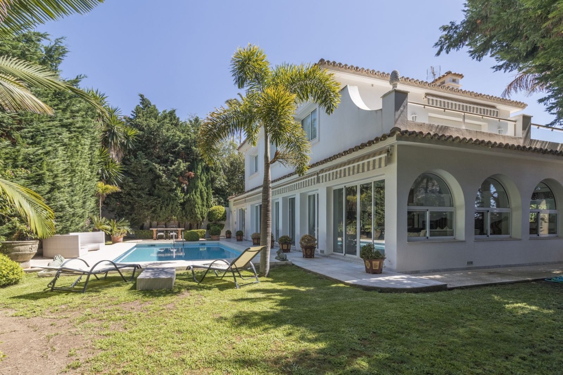 Resale - Villa - Marbella - Los Monteros