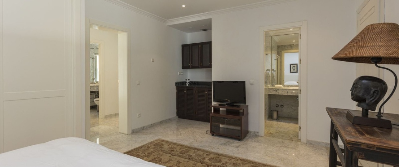 Resale - Villa - Marbella - Los Monteros