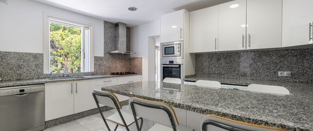 Resale - Villa - Marbella - Los Monteros