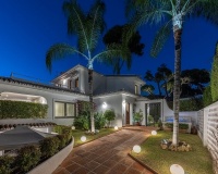 Resale - Villa - Marbella - Los Monteros
