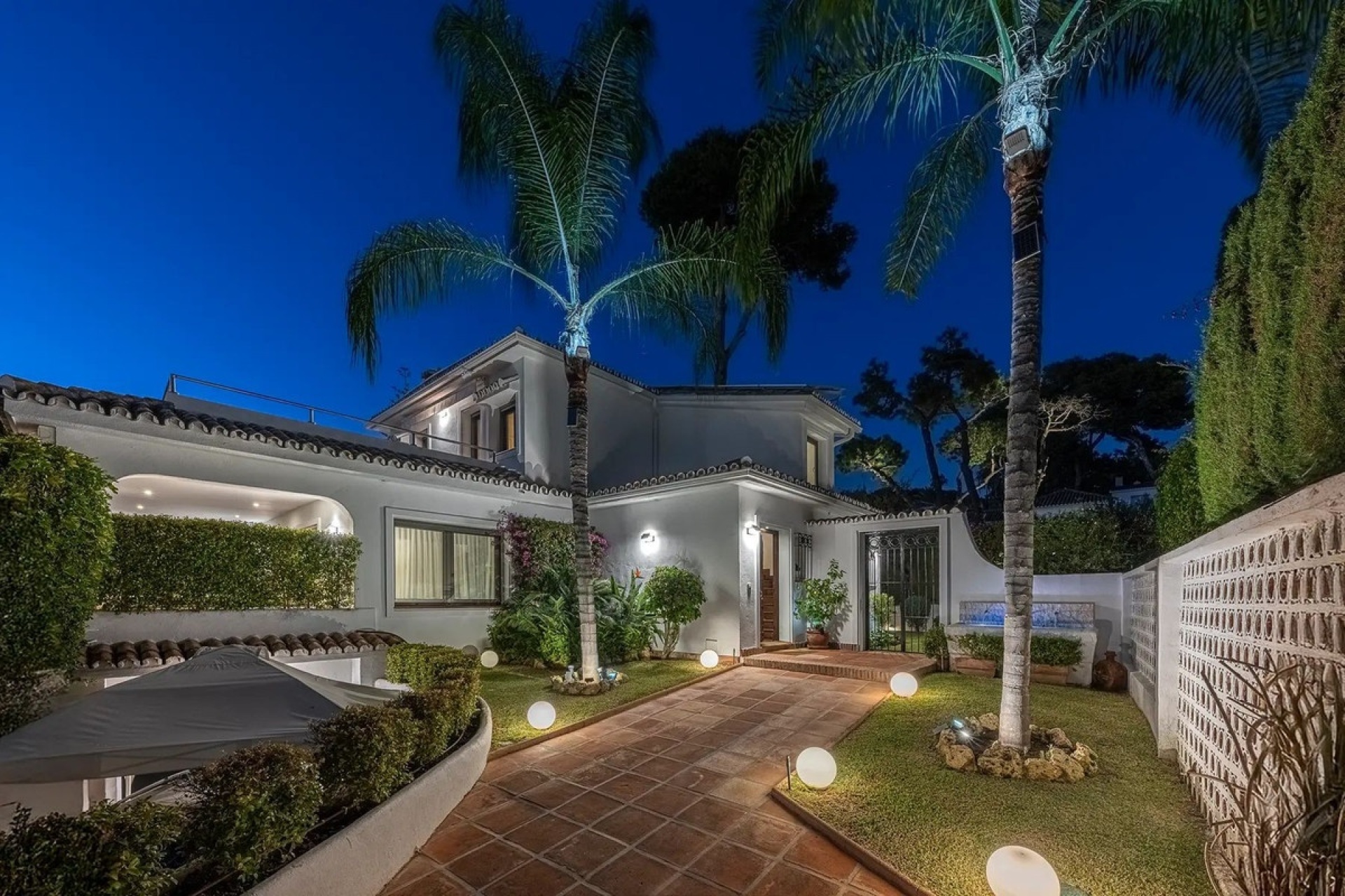 Resale - Villa - Marbella - Los Monteros
