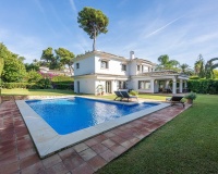 Resale - Villa - Marbella - Los Monteros