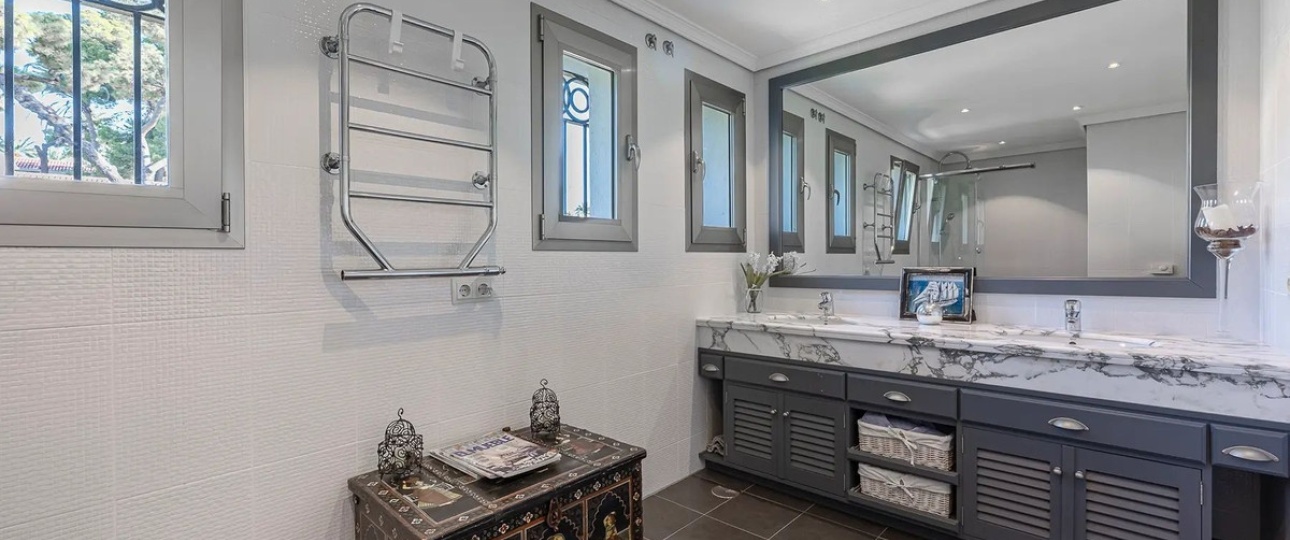 Resale - Villa - Marbella - Los Monteros