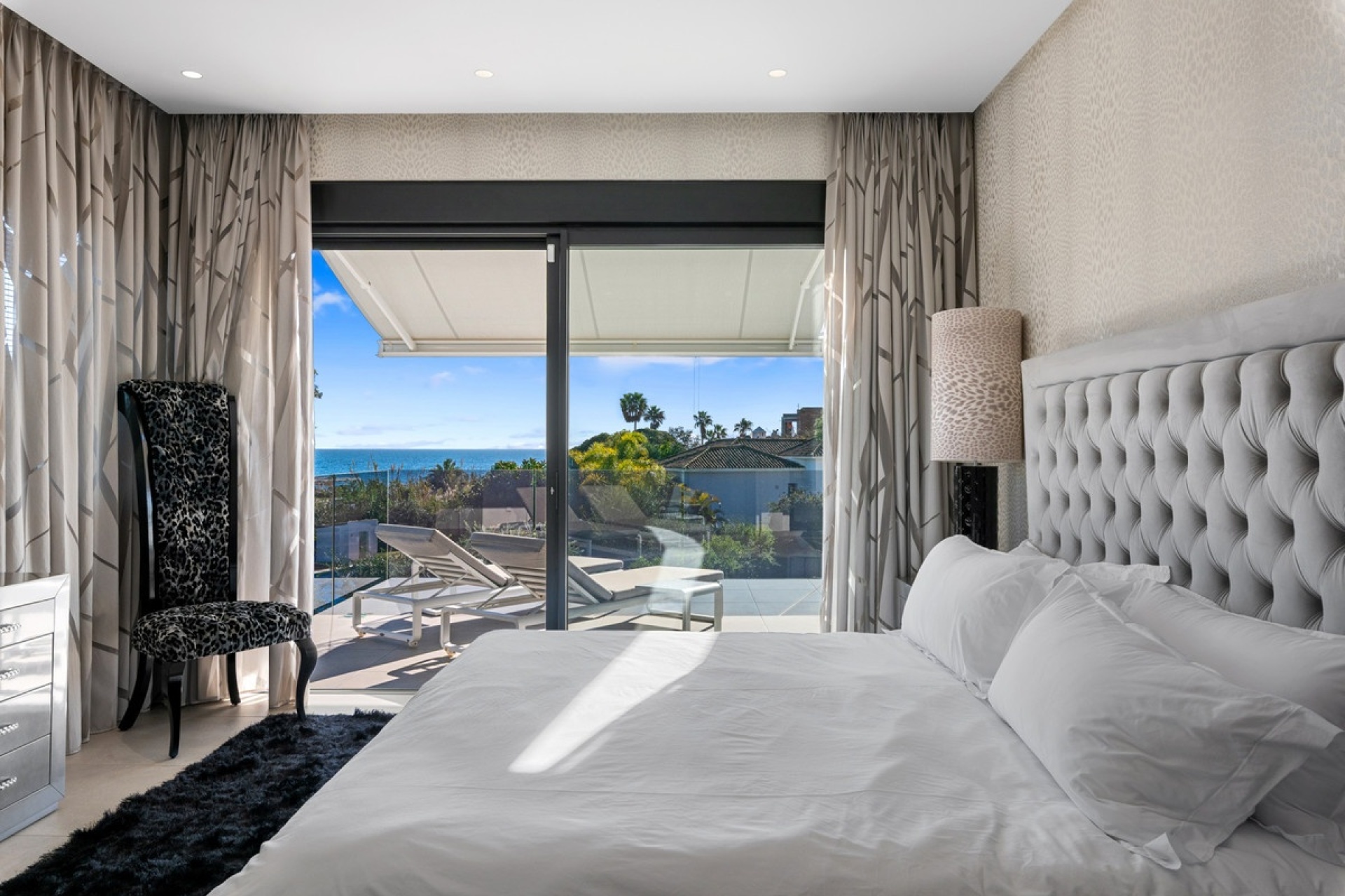 Resale - Villa - Marbella - Los Monteros
