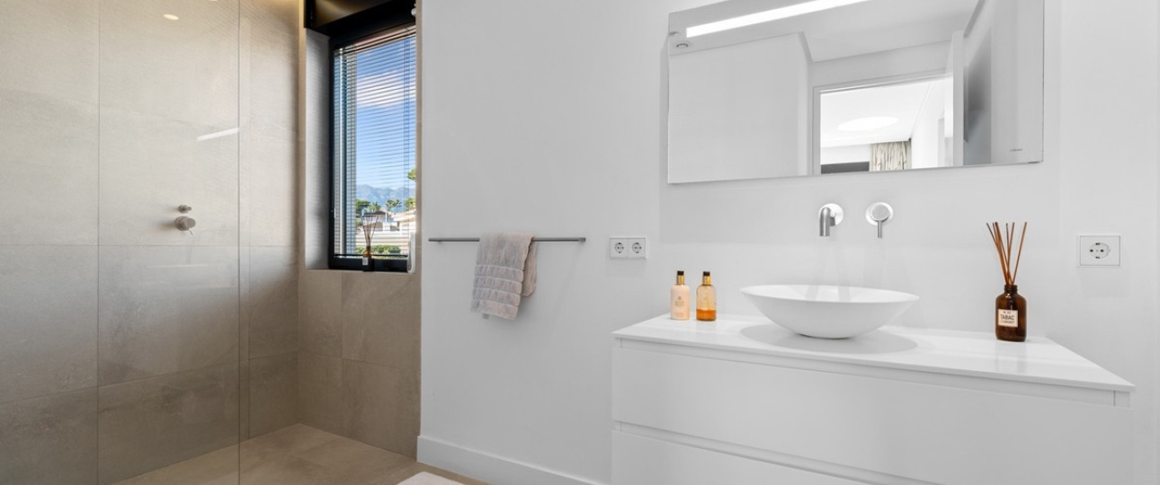 Resale - Villa - Marbella - Los Monteros