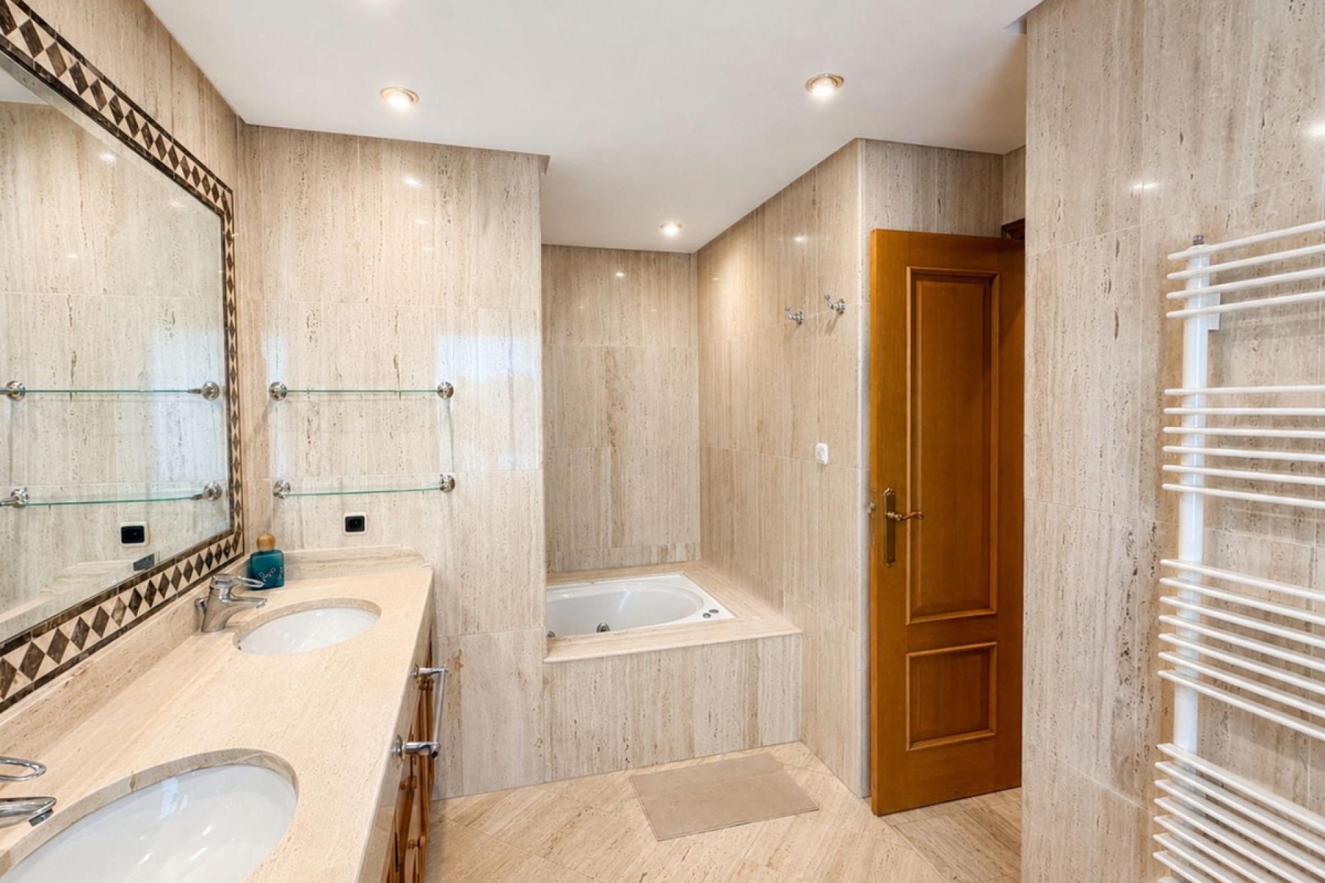 Resale - Villa - Marbella - Marbella Centro