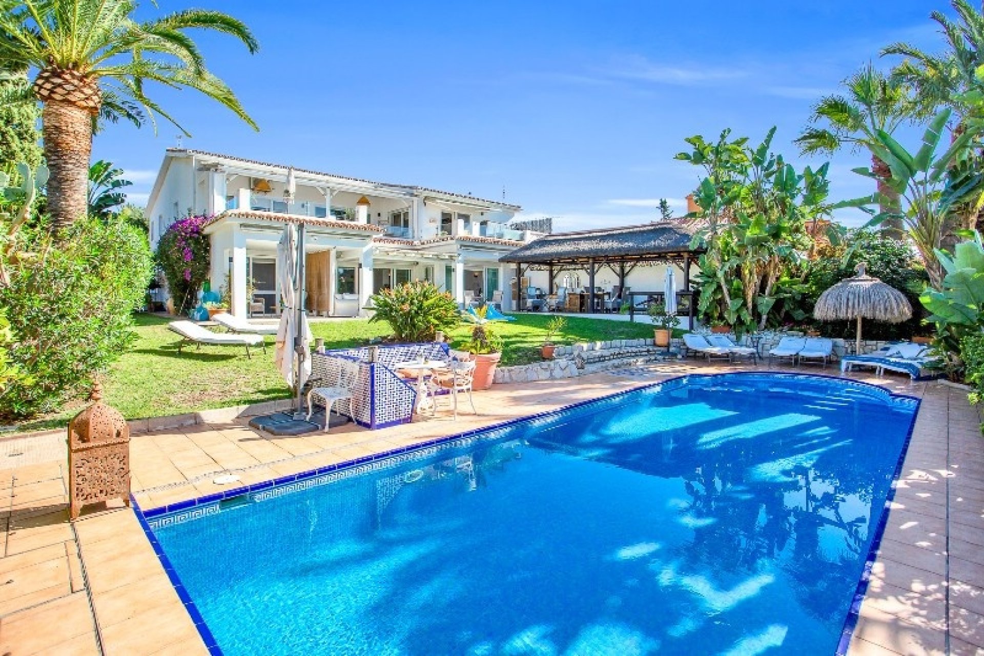 Resale - Villa - Marbella - Marbesa