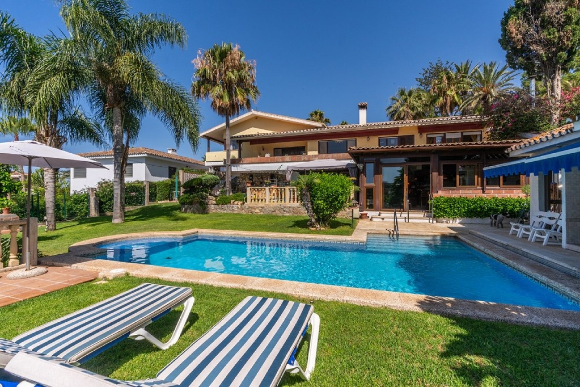 Resale - Villa - Marbella - Marbesa