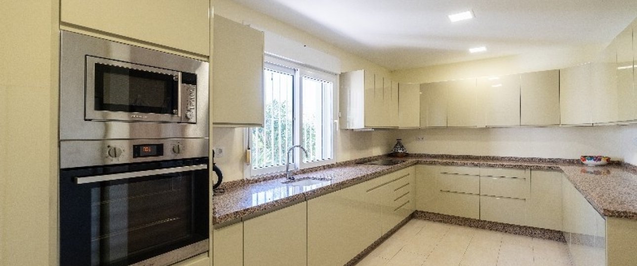Resale - Villa - Marbella - Marbesa