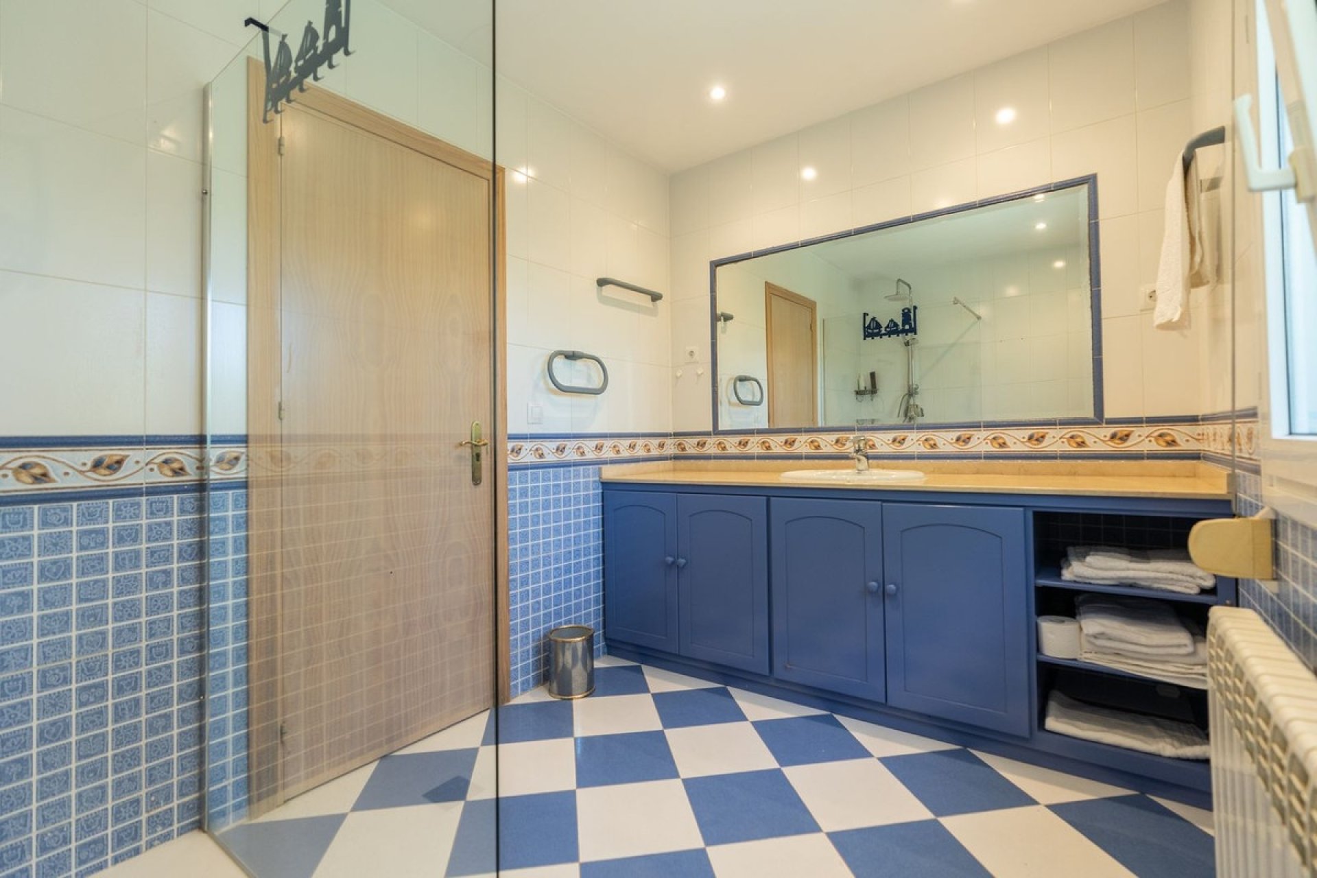 Resale - Villa - Marbella - Marbesa