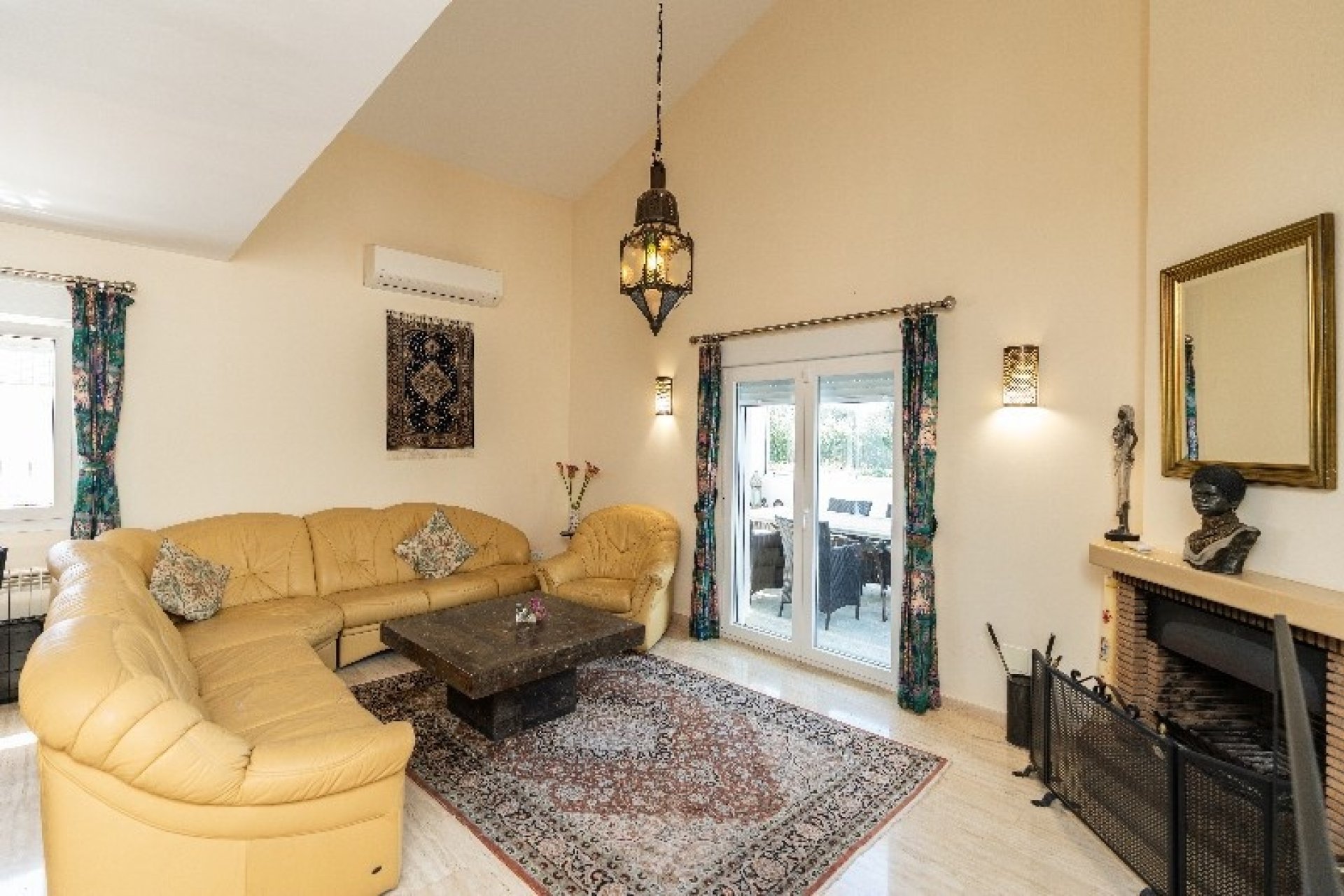 Resale - Villa - Marbella - Marbesa