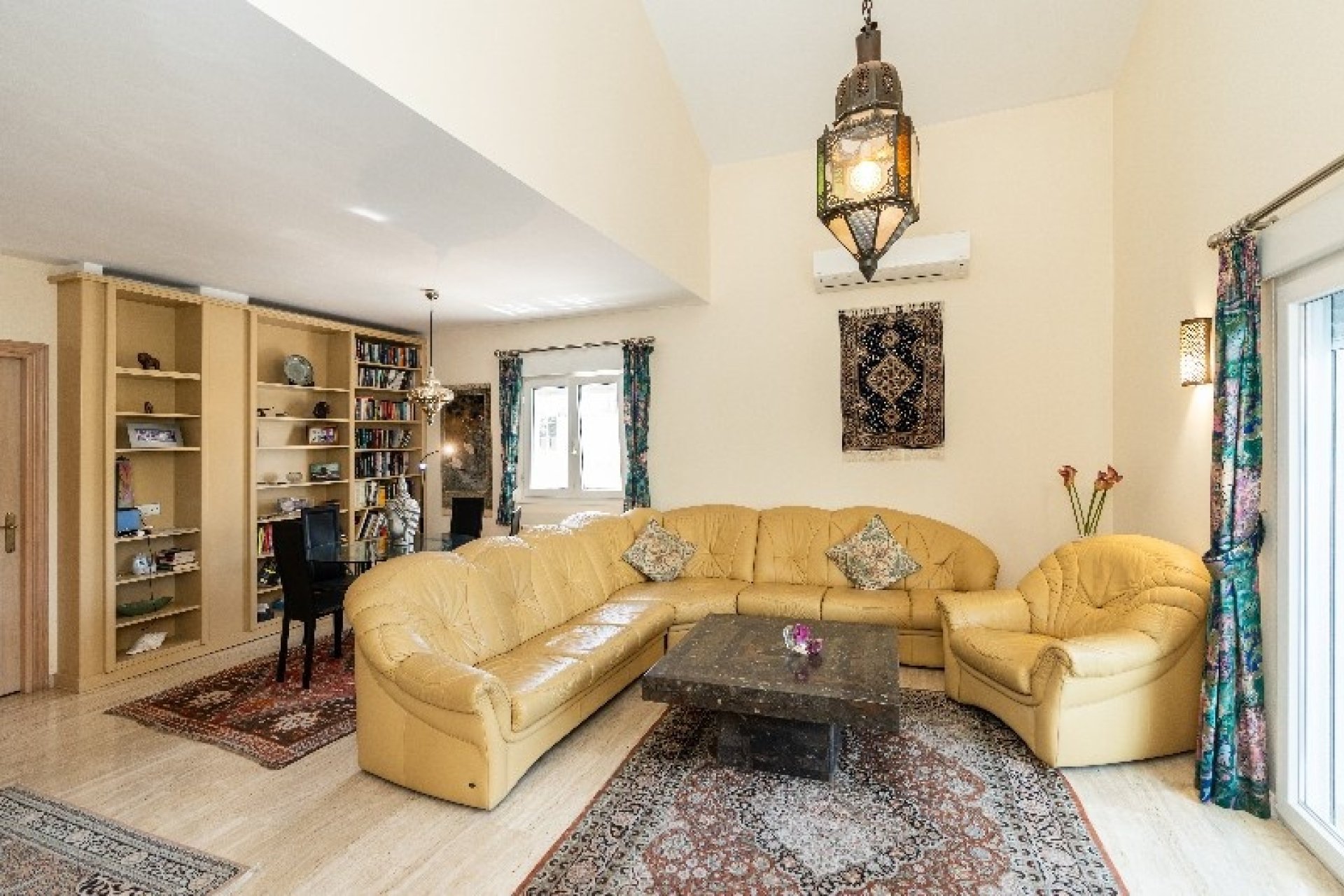 Resale - Villa - Marbella - Marbesa