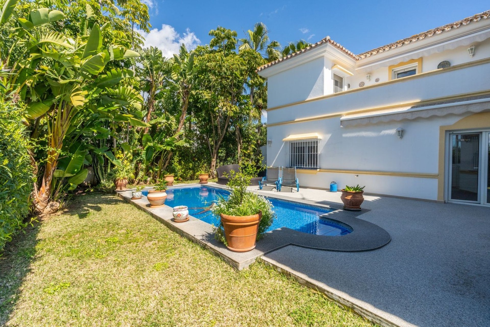 Resale - Villa - Marbella - Marbesa