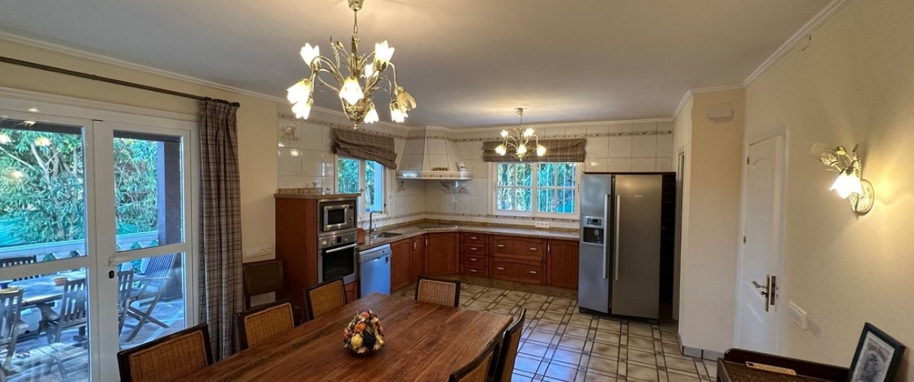 Resale - Villa - Marbella - Marbesa
