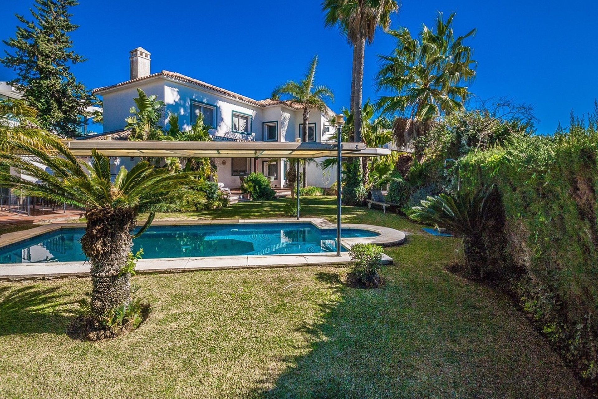 Resale - Villa - Marbella - Marbesa