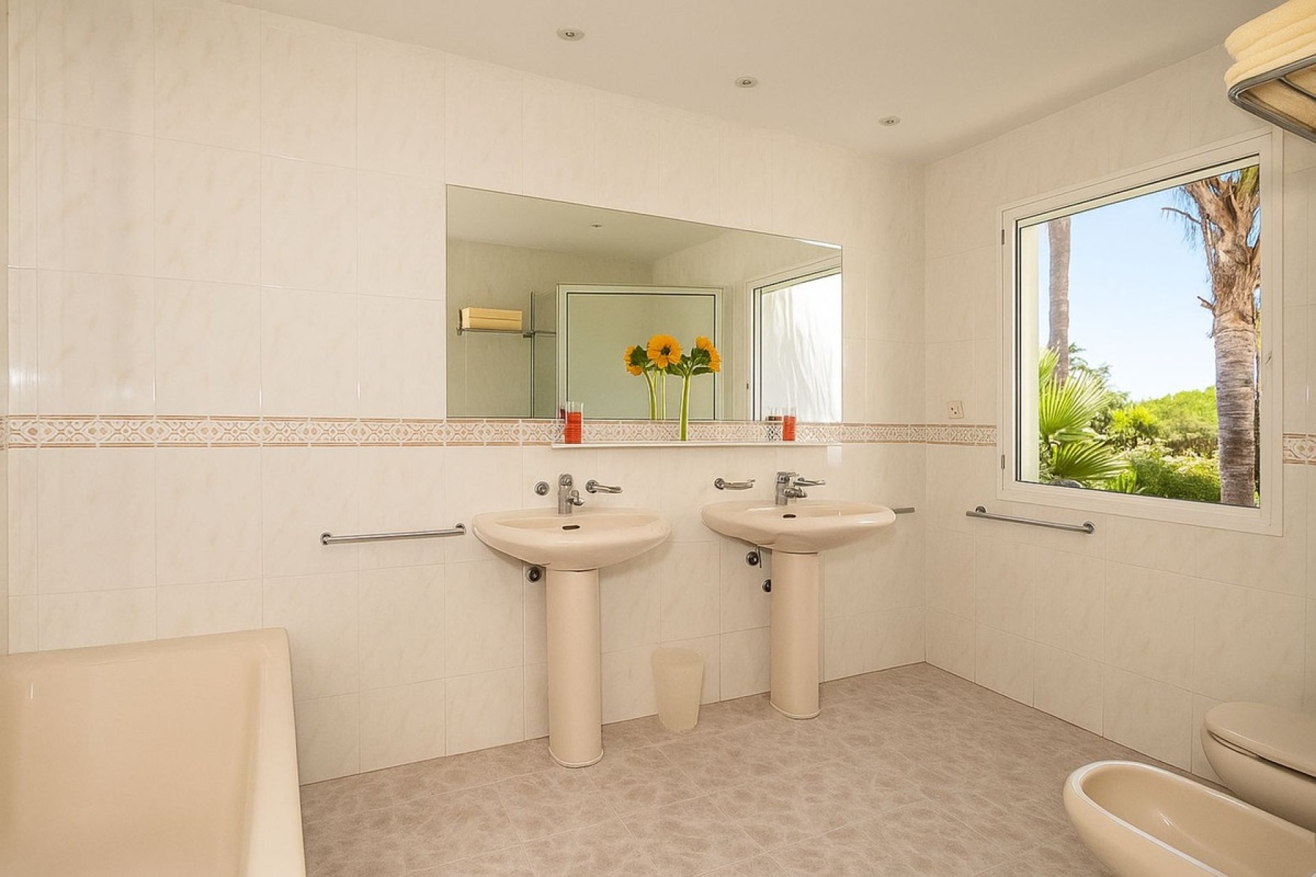 Resale - Villa - Marbella - Marbesa