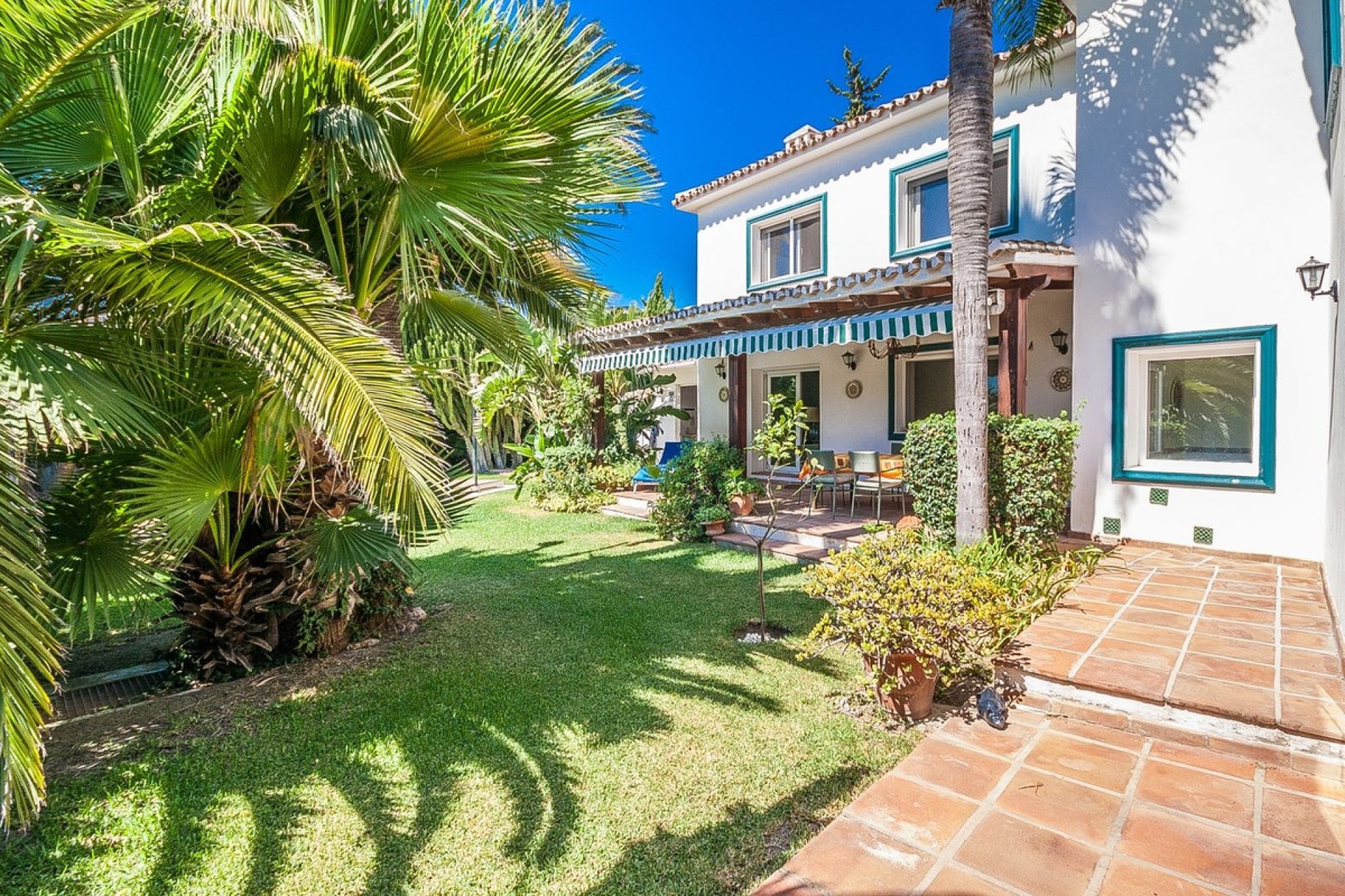 Resale - Villa - Marbella - Marbesa