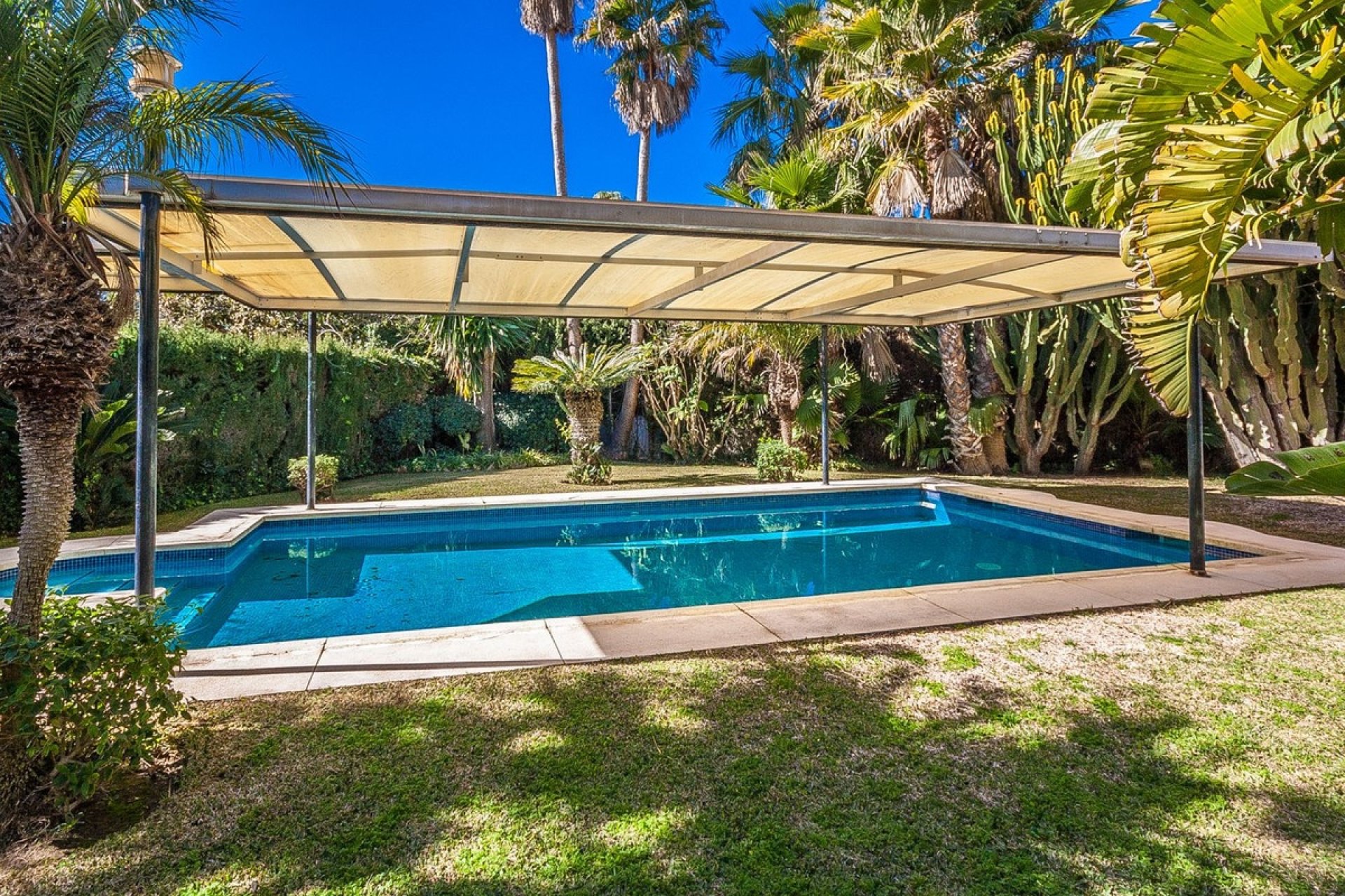 Resale - Villa - Marbella - Marbesa