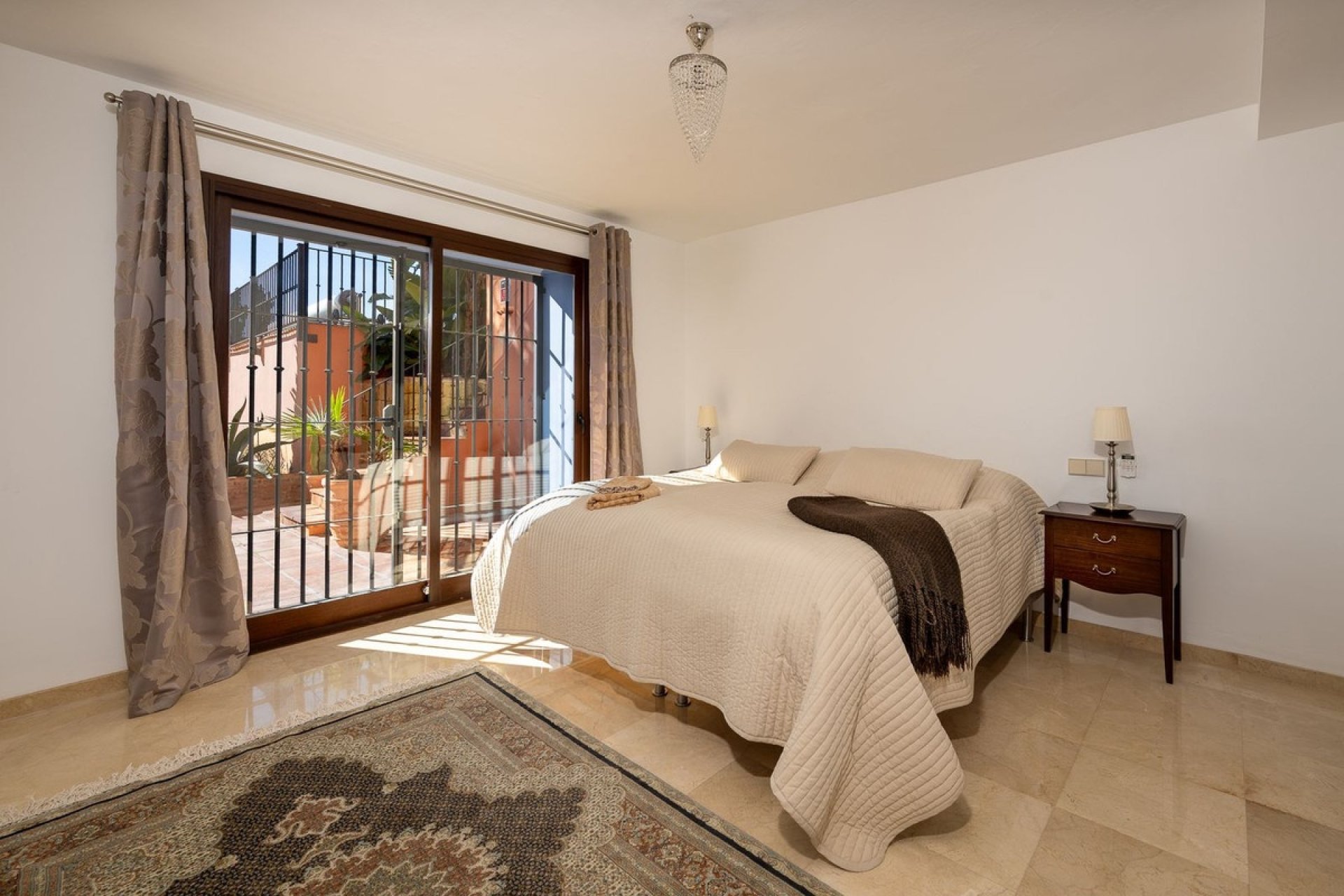 Resale - Villa - Marbella - Marbesa