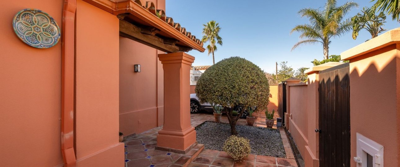 Resale - Villa - Marbella - Marbesa