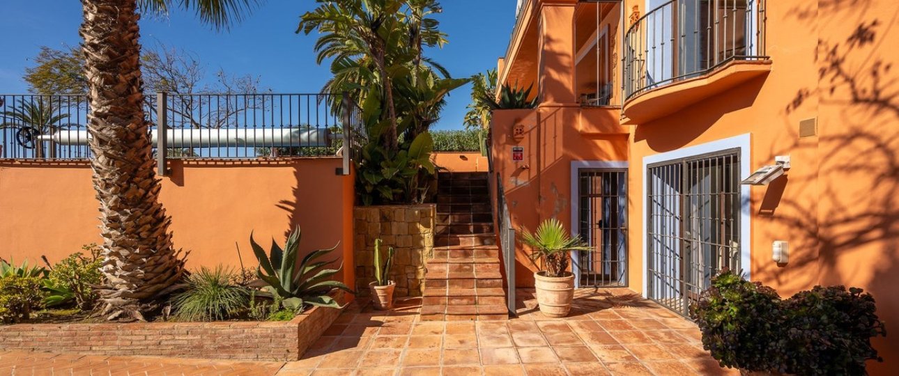 Resale - Villa - Marbella - Marbesa