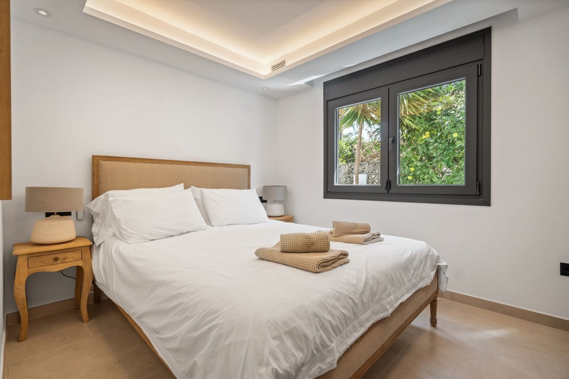 Resale - Villa - Marbella - Marbesa