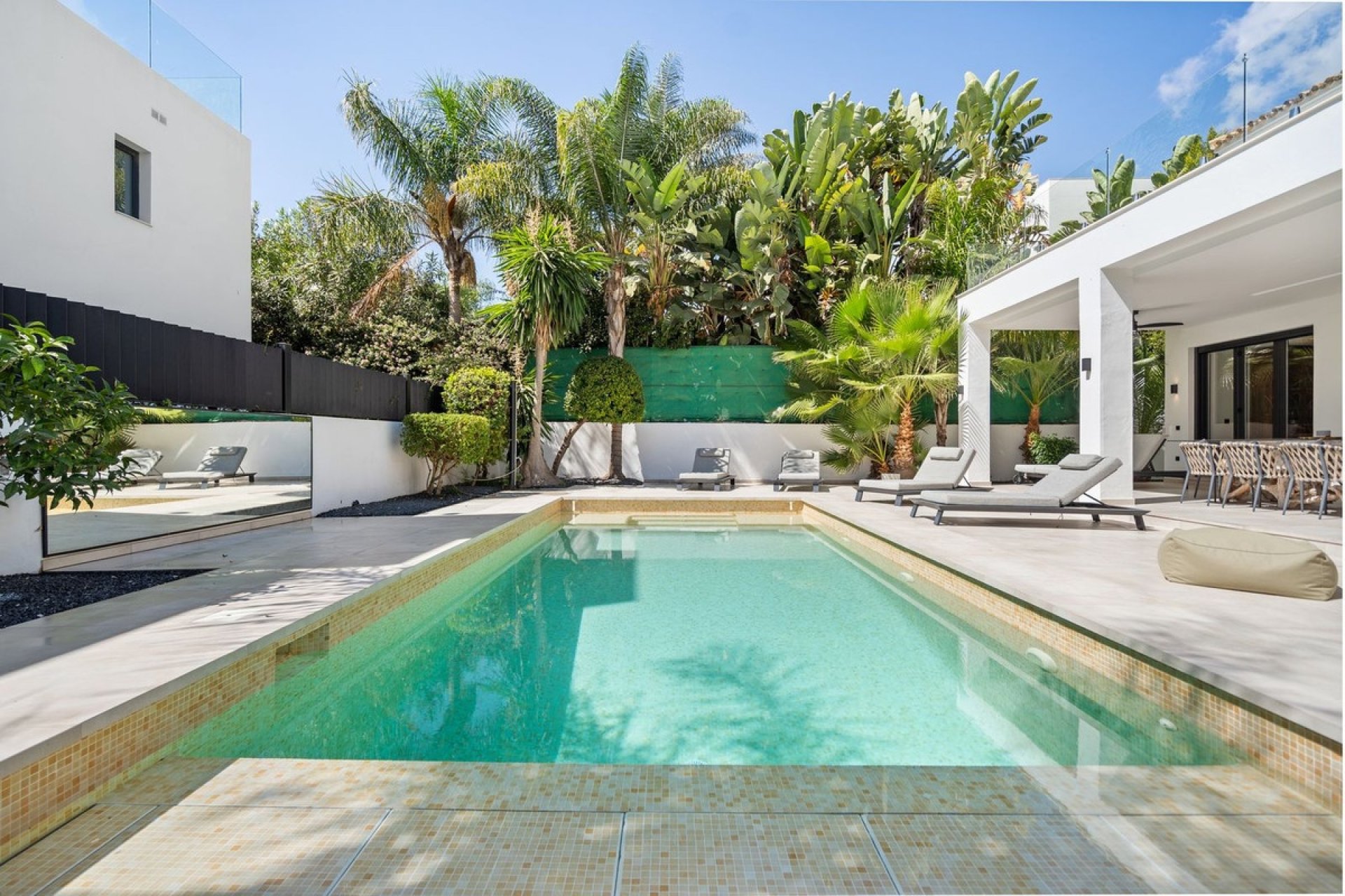 Resale - Villa - Marbella - Marbesa