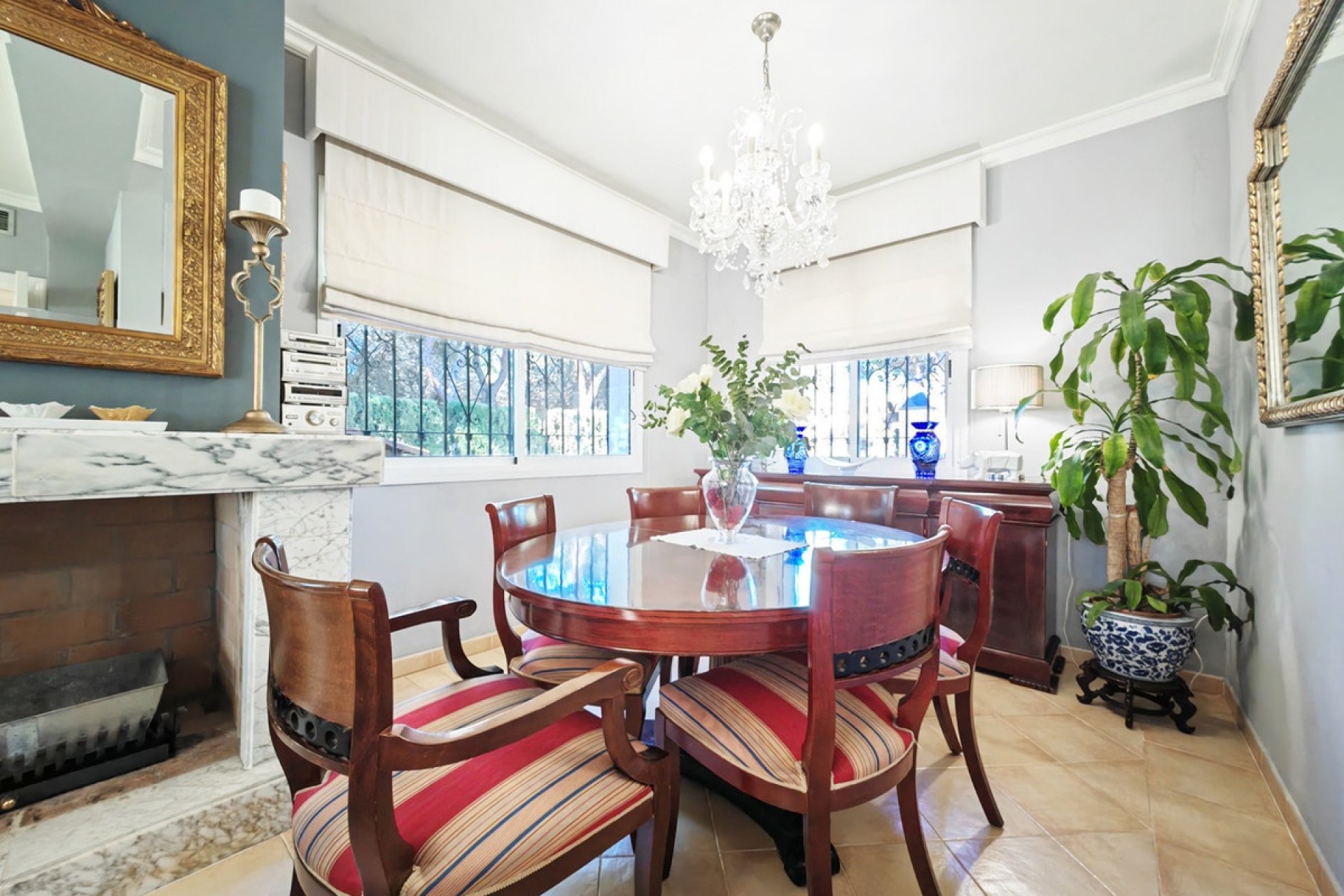 Resale - Villa - Marbella - Marbesa