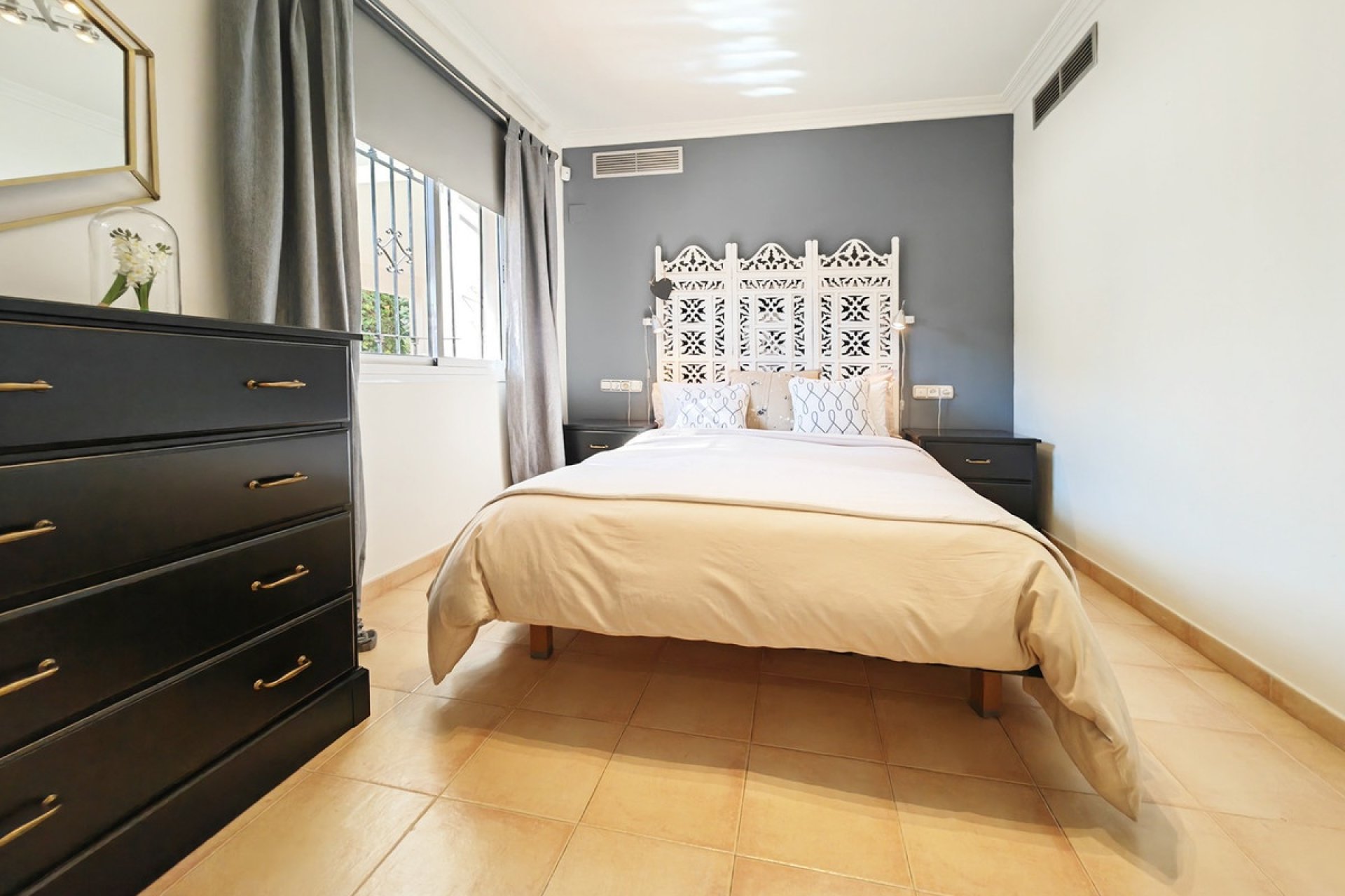 Resale - Villa - Marbella - Marbesa