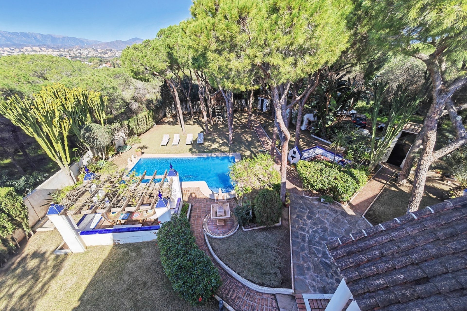 Resale - Villa - Marbella - Marbesa