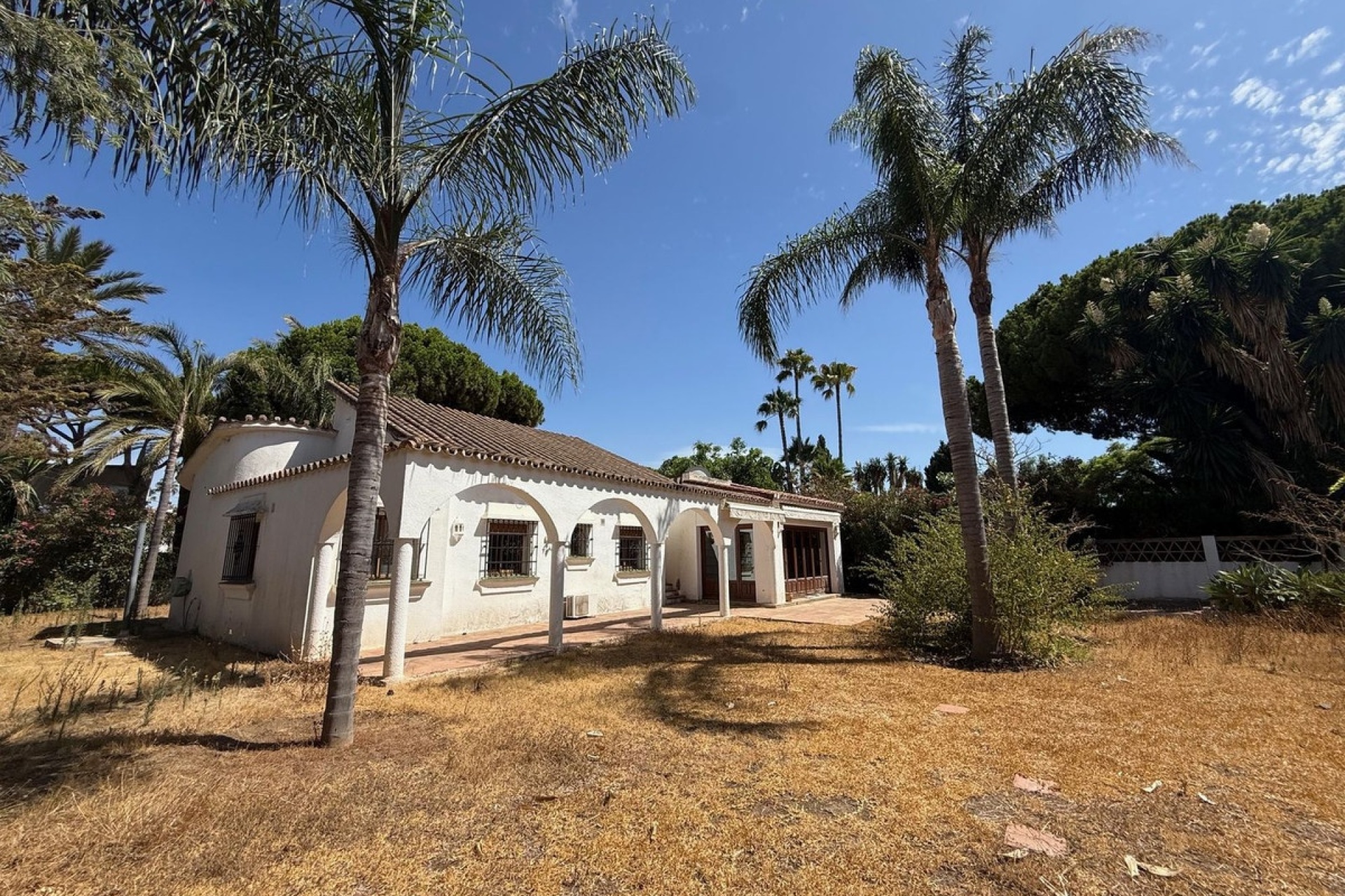 Resale - Villa - Marbella - Marbesa
