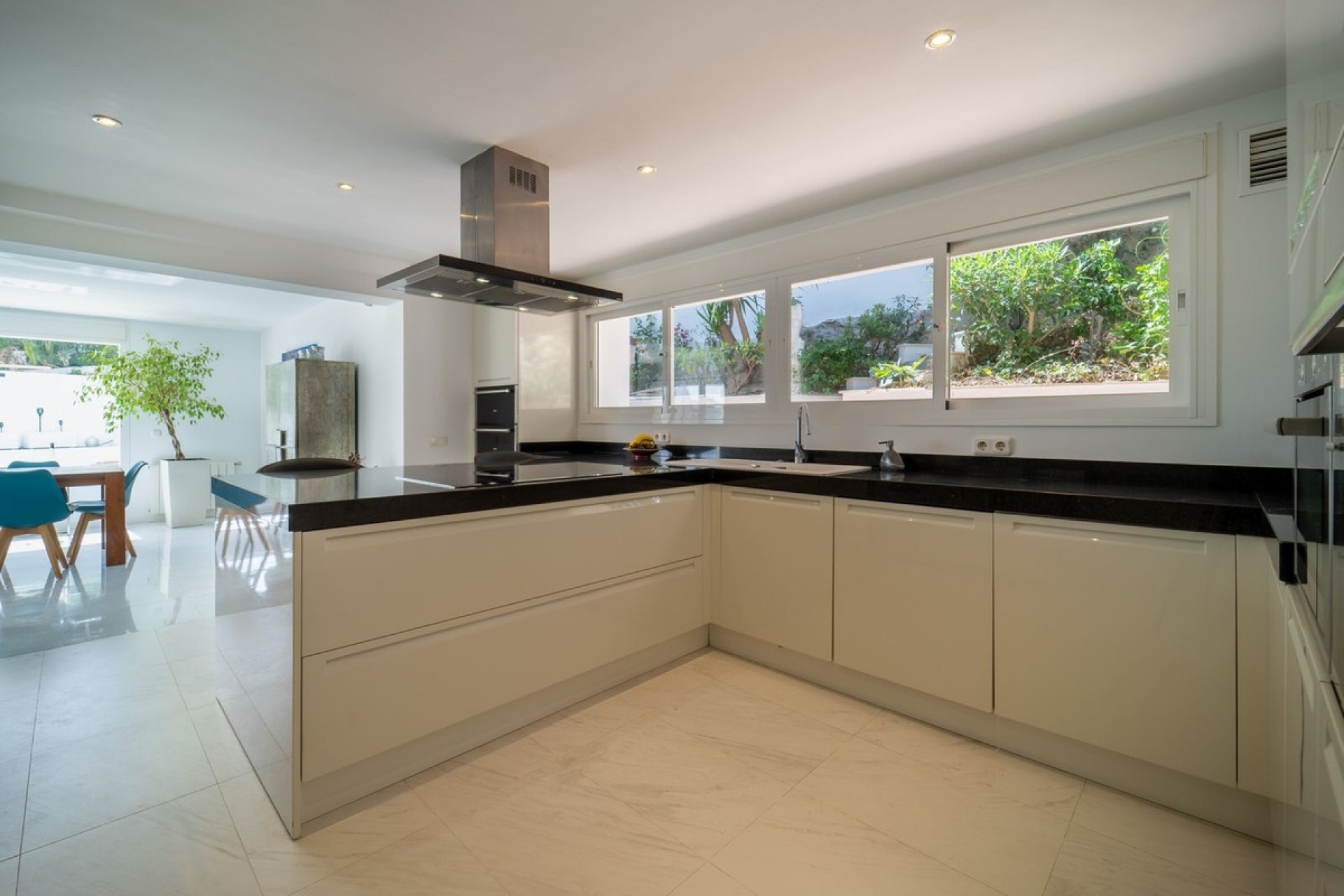 Resale - Villa - Marbella - Marbesa