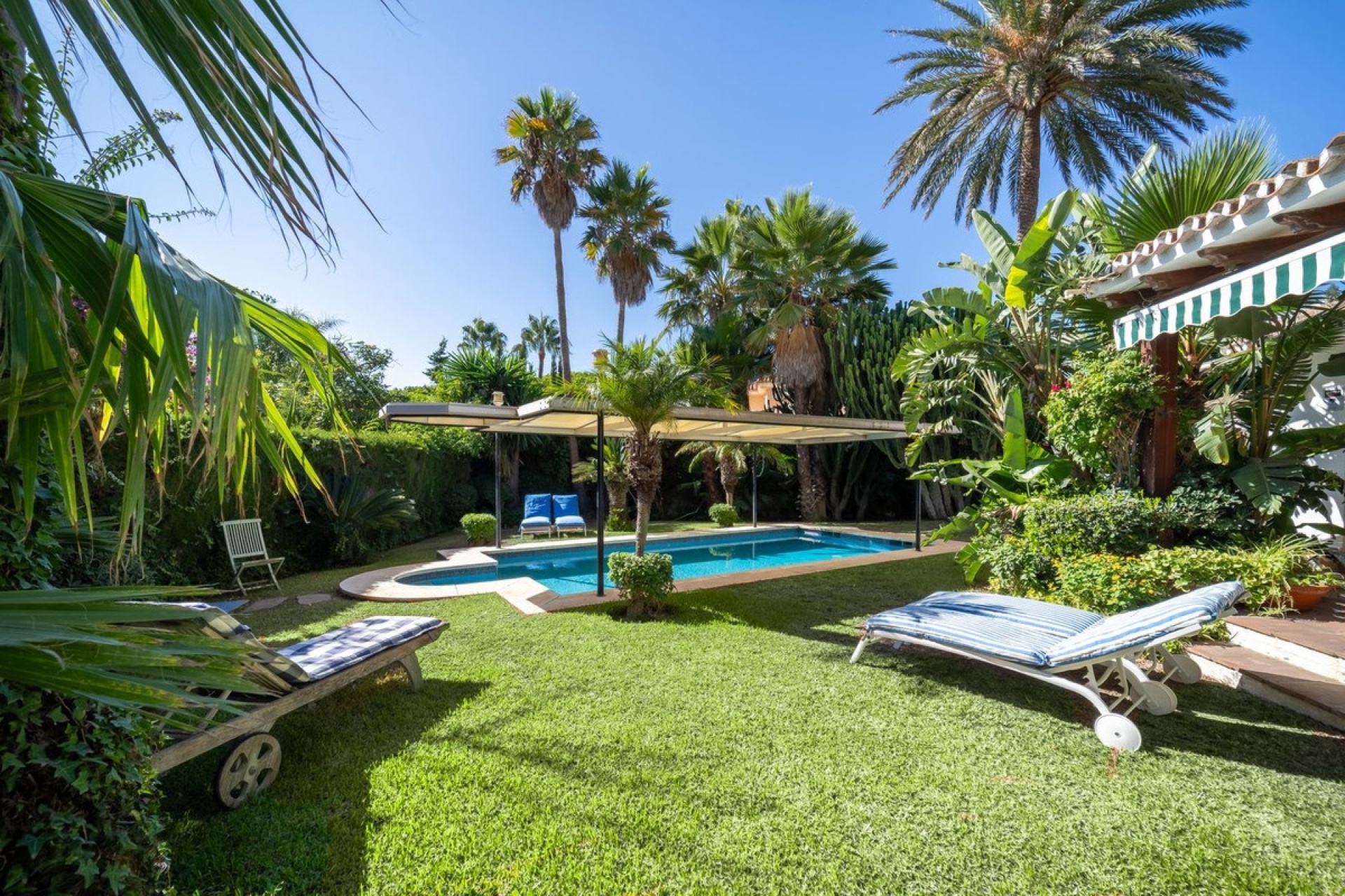 Resale - Villa - Marbella - Marbesa