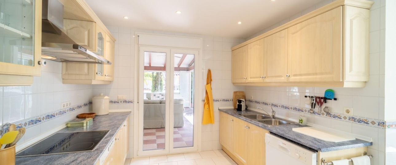 Resale - Villa - Marbella - Marbesa