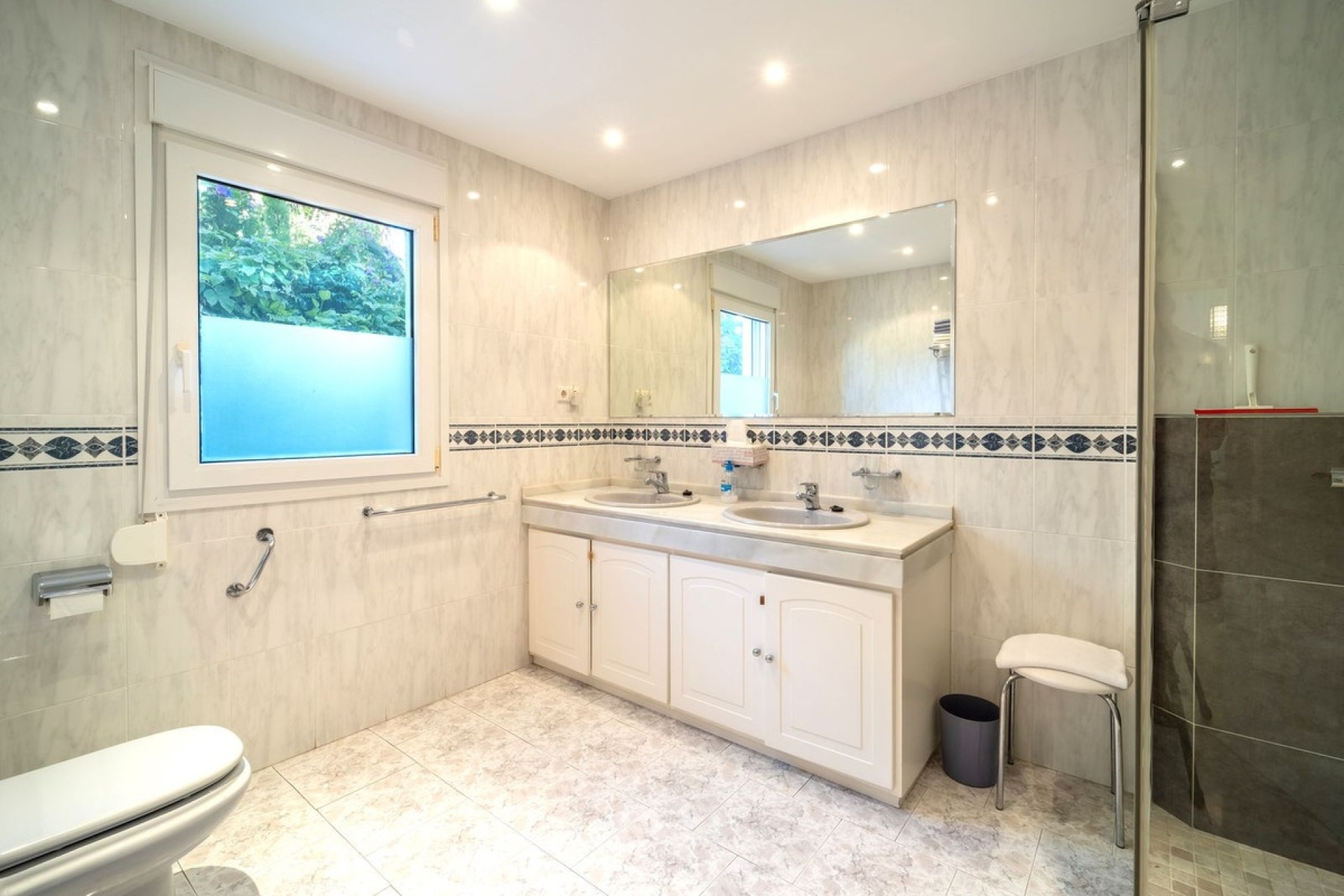 Resale - Villa - Marbella - Marbesa